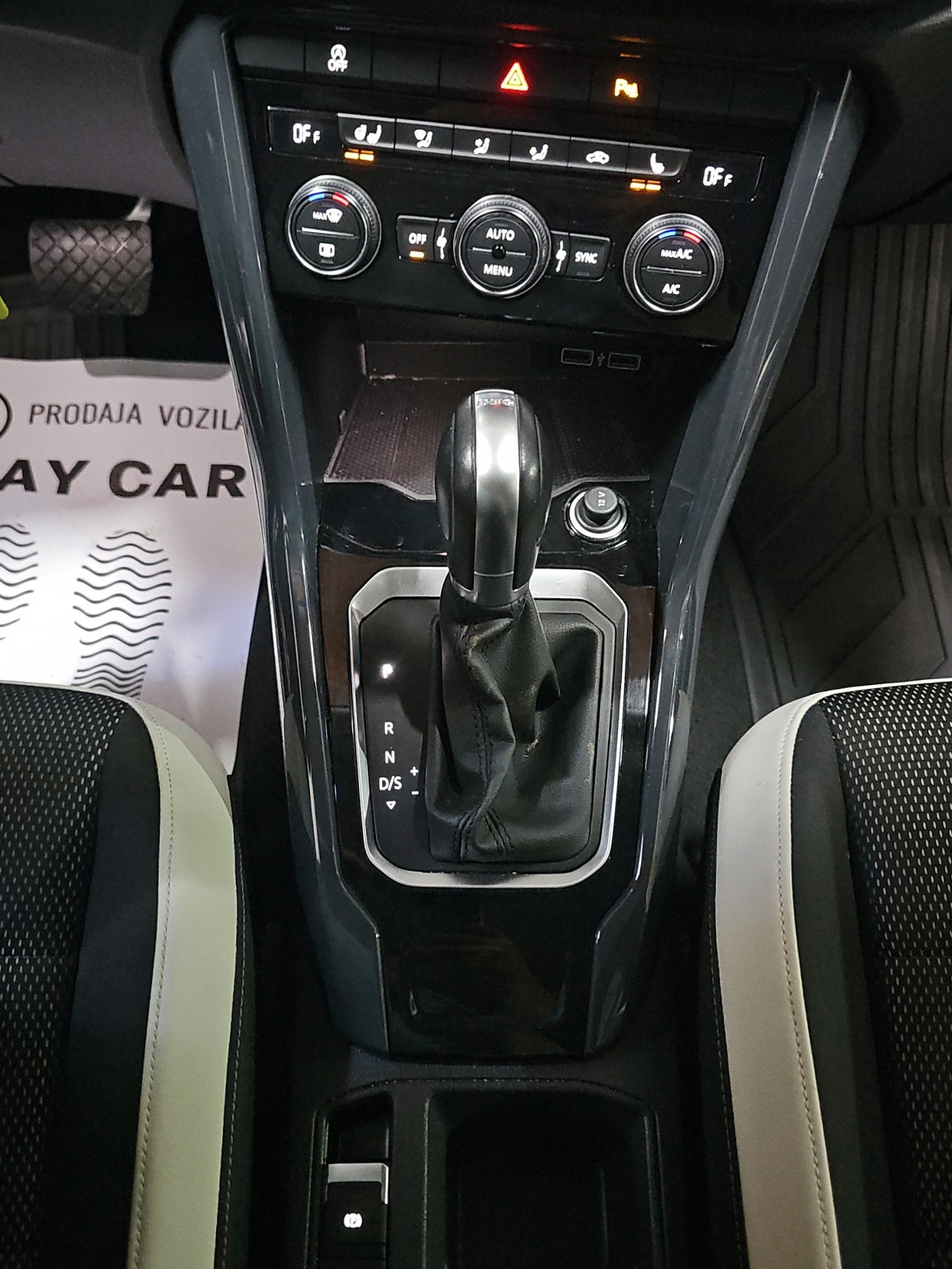 
								Volkswagen T-Roc AUTO/T.O.P/VIRT full									
