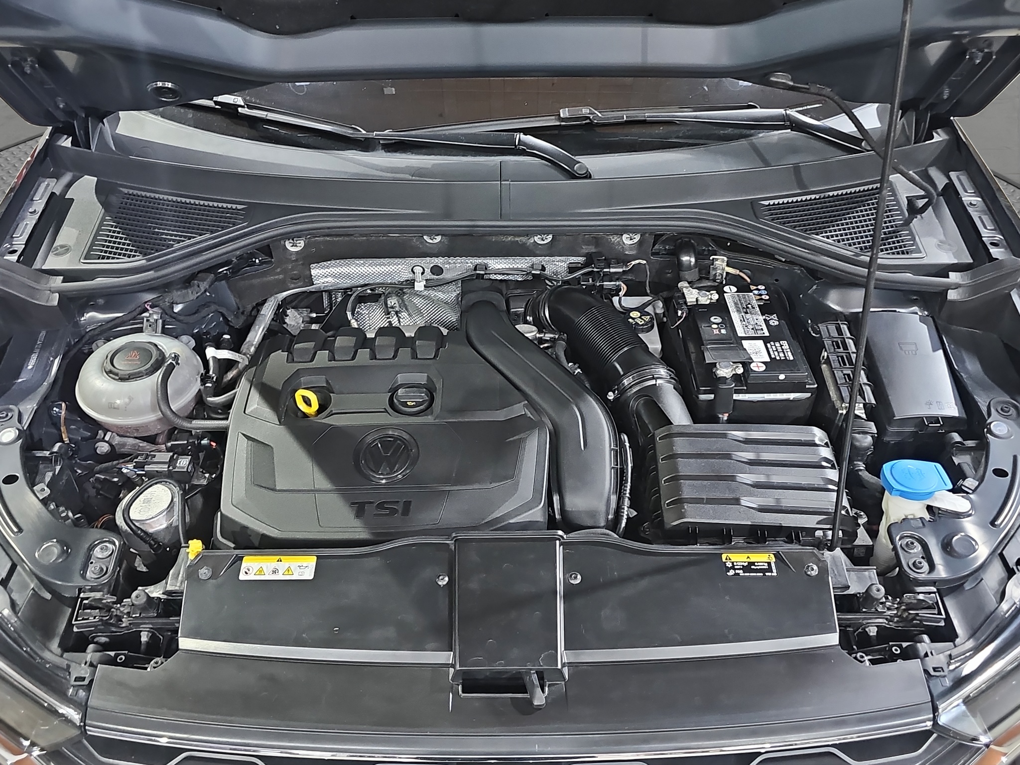 
								Volkswagen T-Roc AUTO/T.O.P/VIRT full									