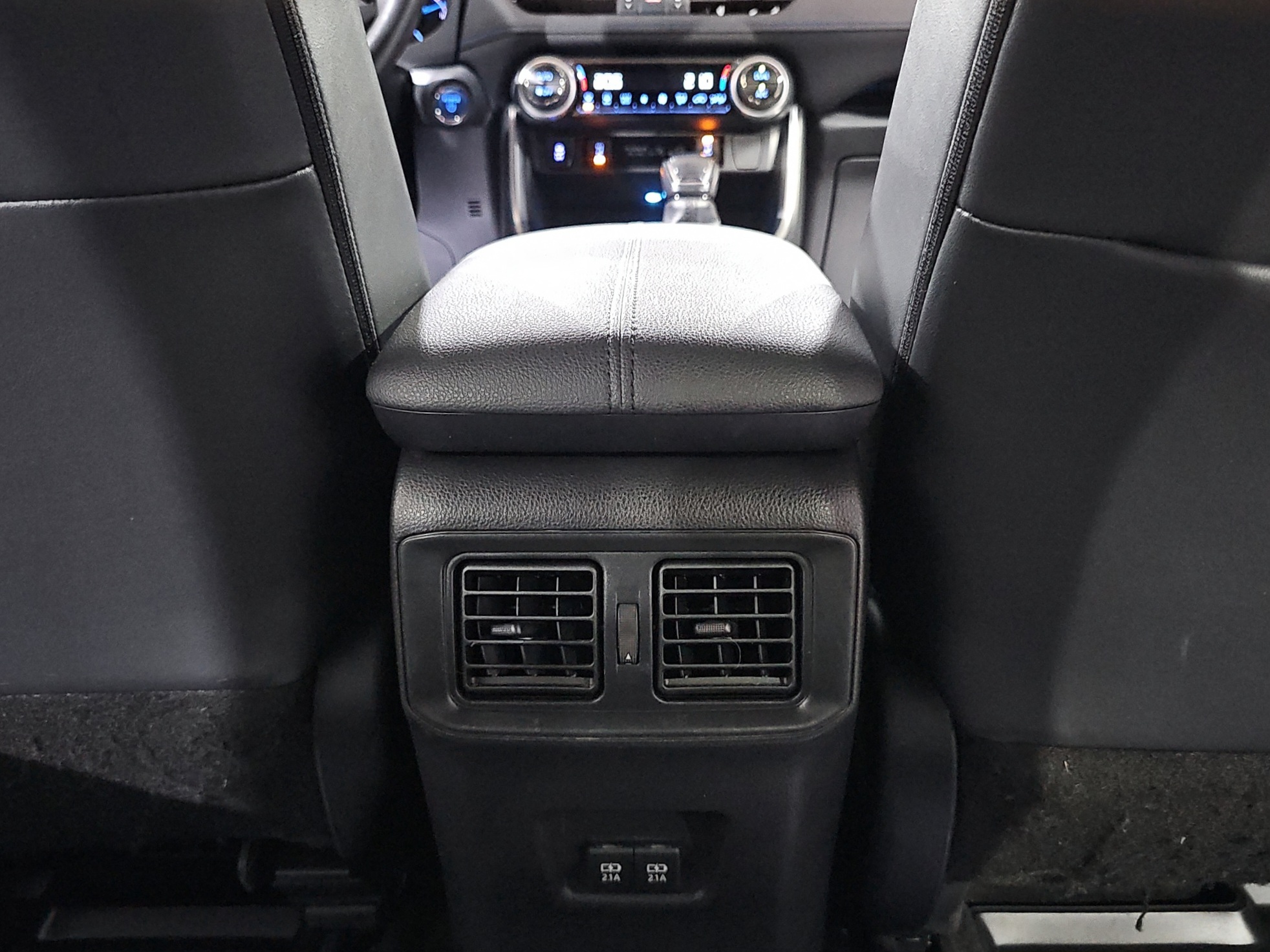 
								Toyota RAV 4 AWD/T0P full									