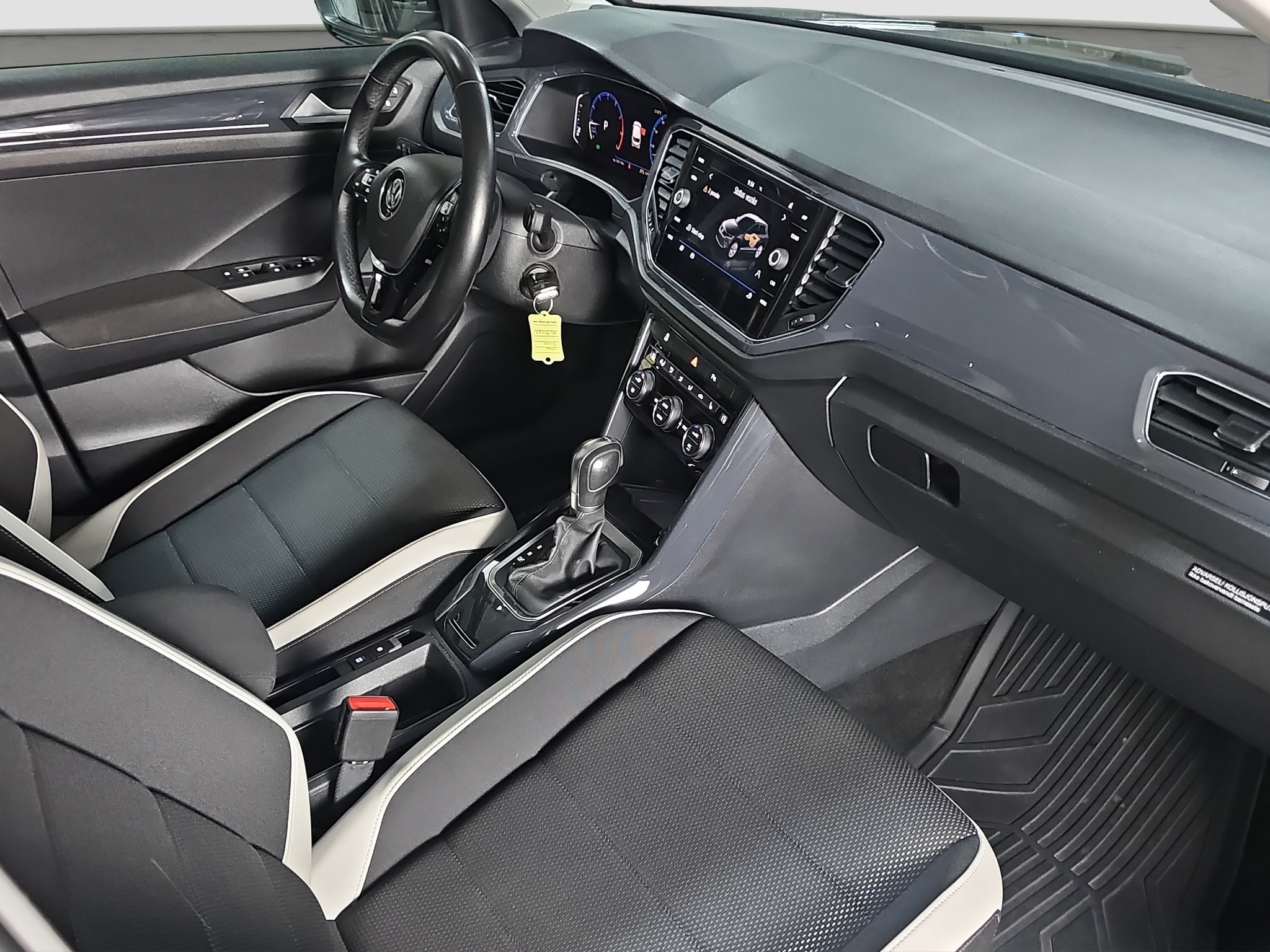 
								Volkswagen T-Roc AUTO/T.O.P/VIRT full									