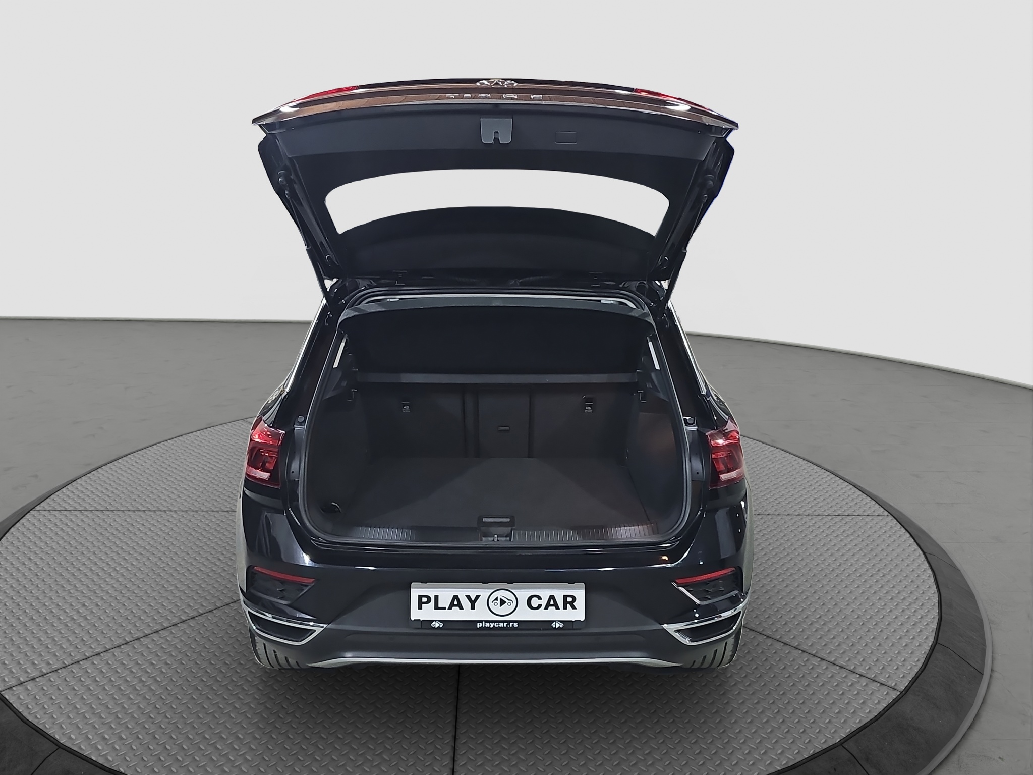 
								Volkswagen T-Roc AUTO/T.O.P/VIRT full									