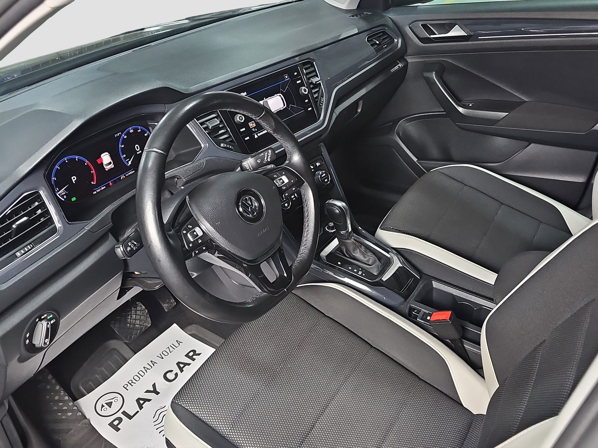 
								Volkswagen T-Roc AUTO/T.O.P/VIRT full									