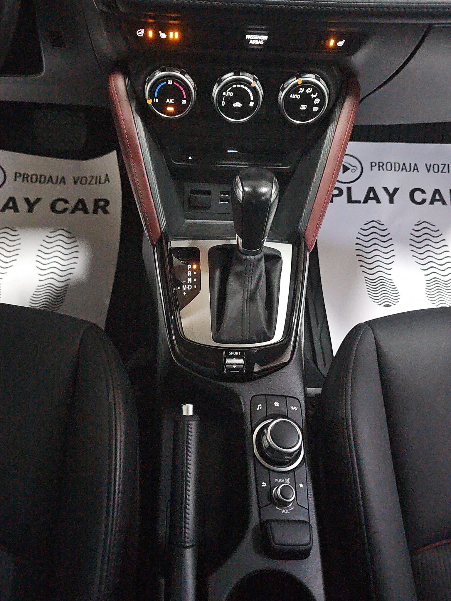 
								Mazda CX-3 AUTO/FU.LL full									