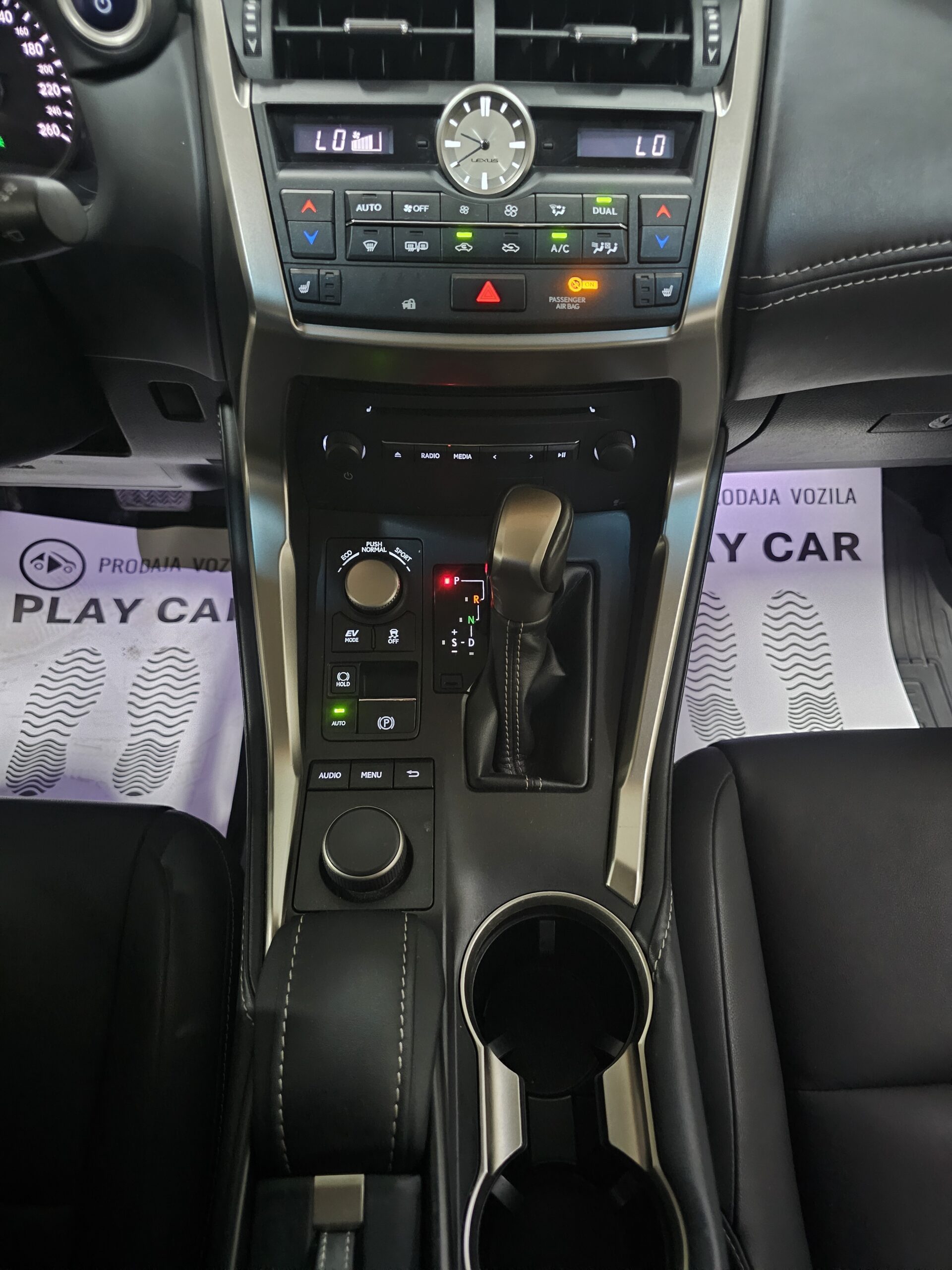 
								Lexus NX AWD/ODL.IČAN full									