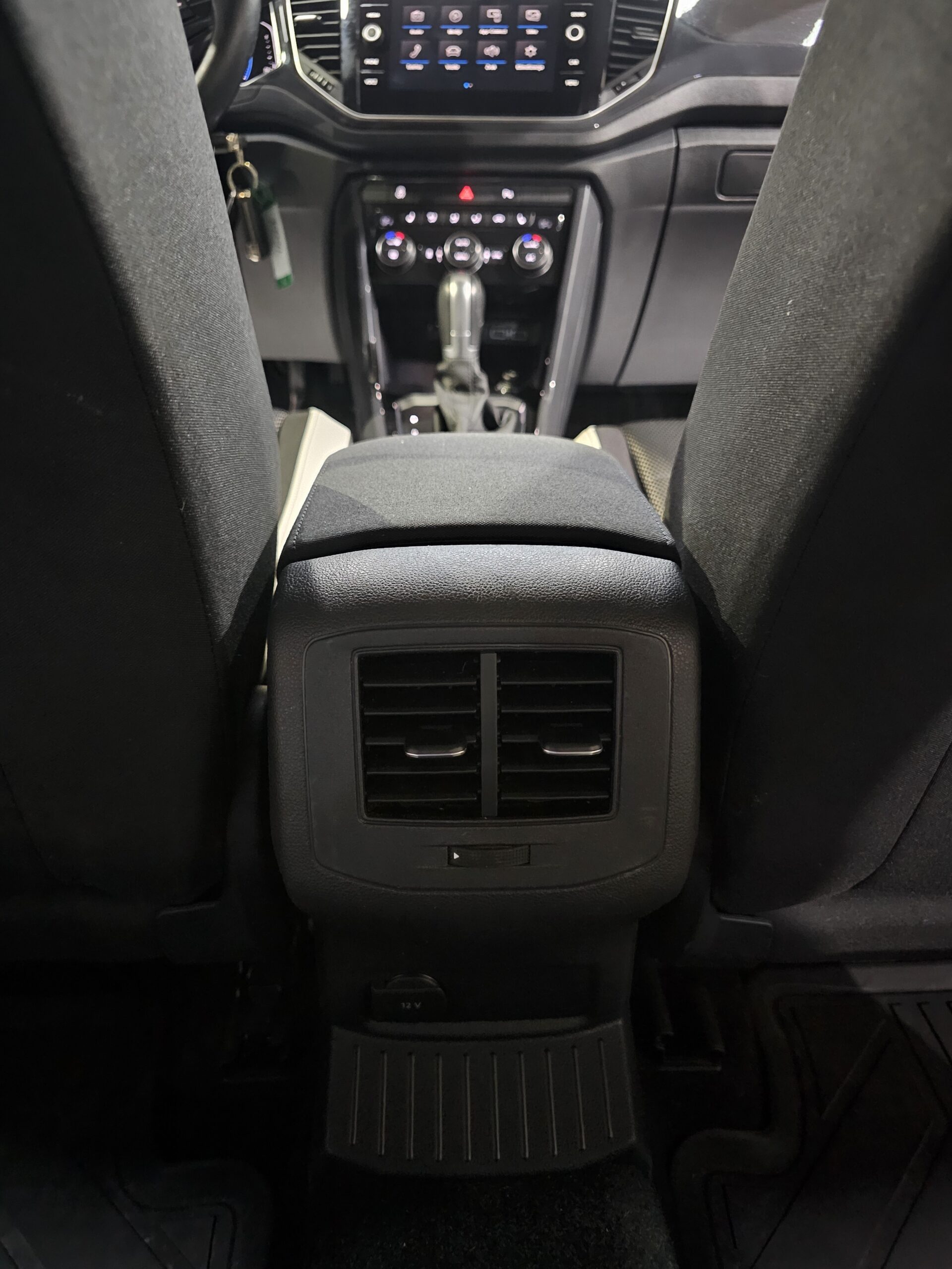 
								Volkswagen T-Roc AUTO/N.O.V/VIRT full									