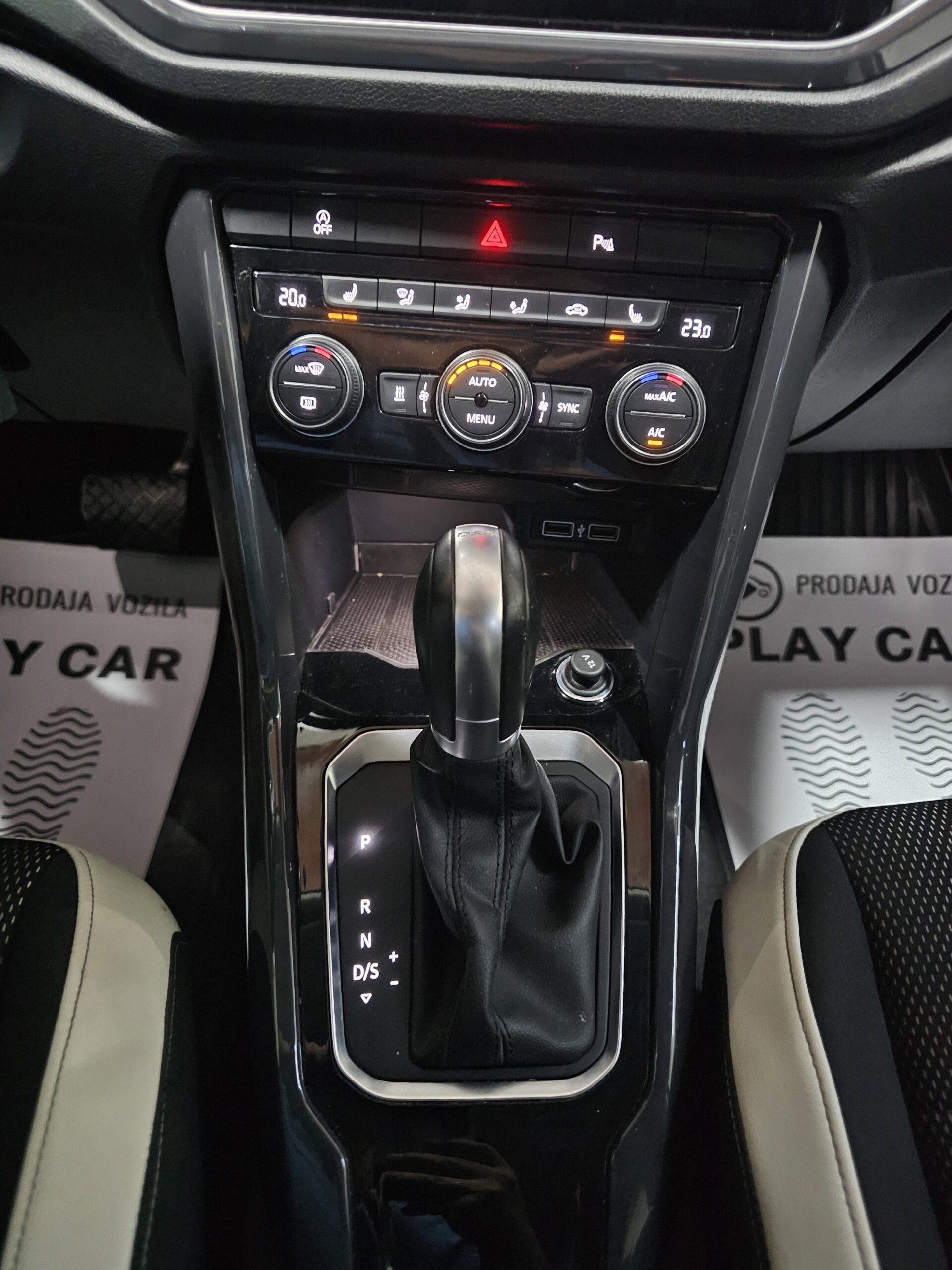 
								Volkswagen T-Roc AUTO/N.O.V/VIRT full									