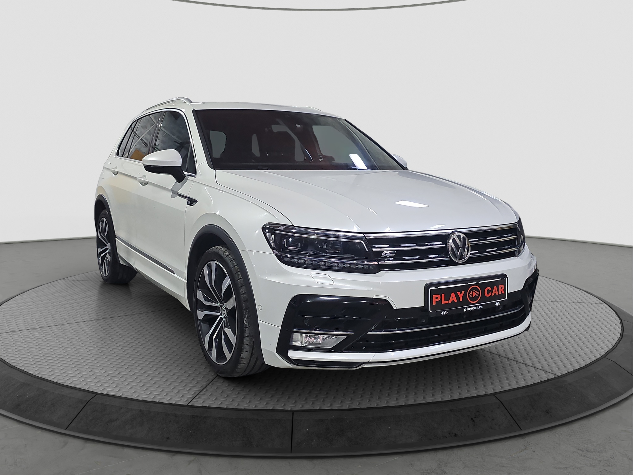 
								Volkswagen Tiguan R-line x2/4M/VIRT full									