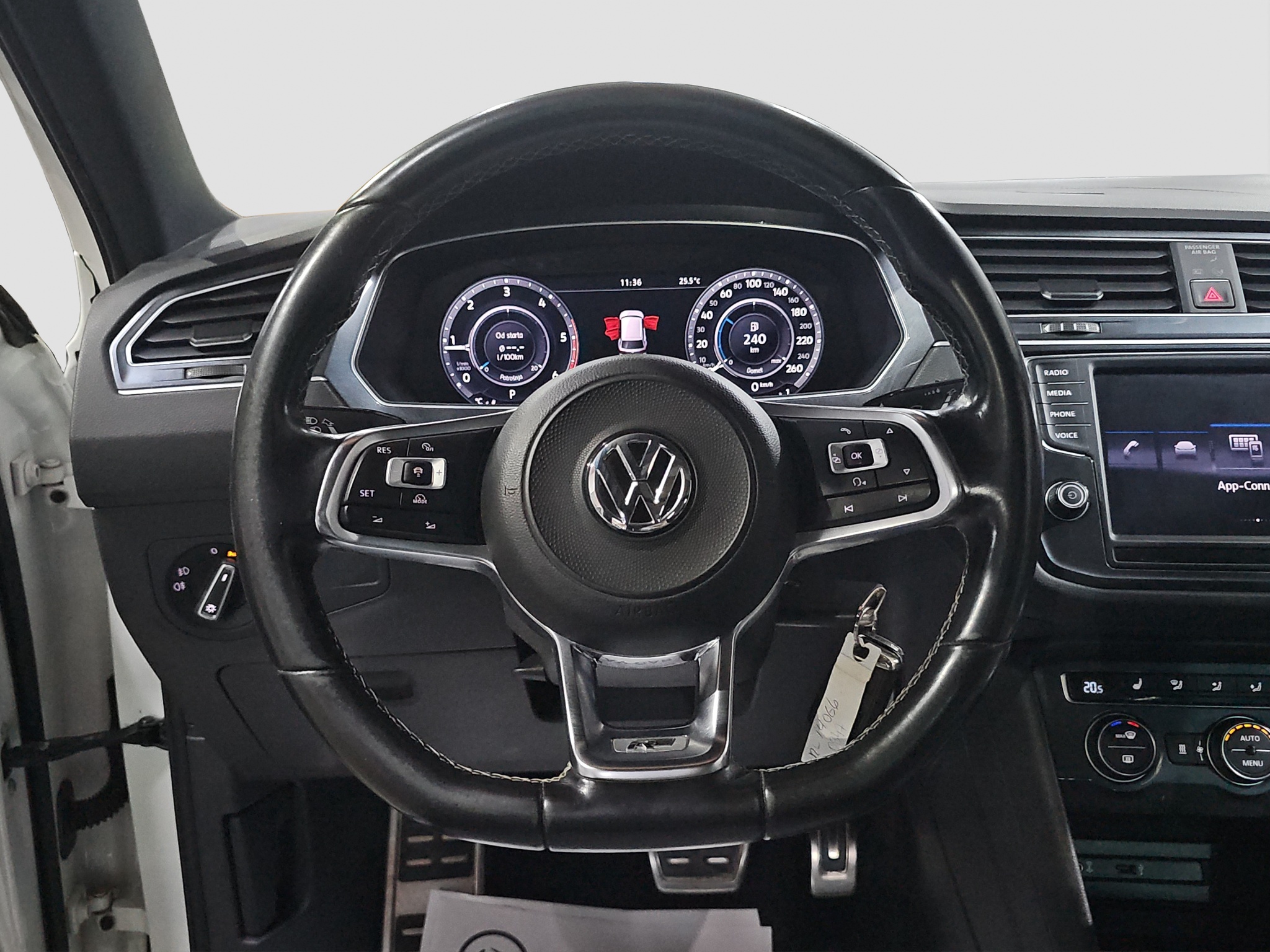
								Volkswagen Tiguan R-line x2/4M/VIRT full									