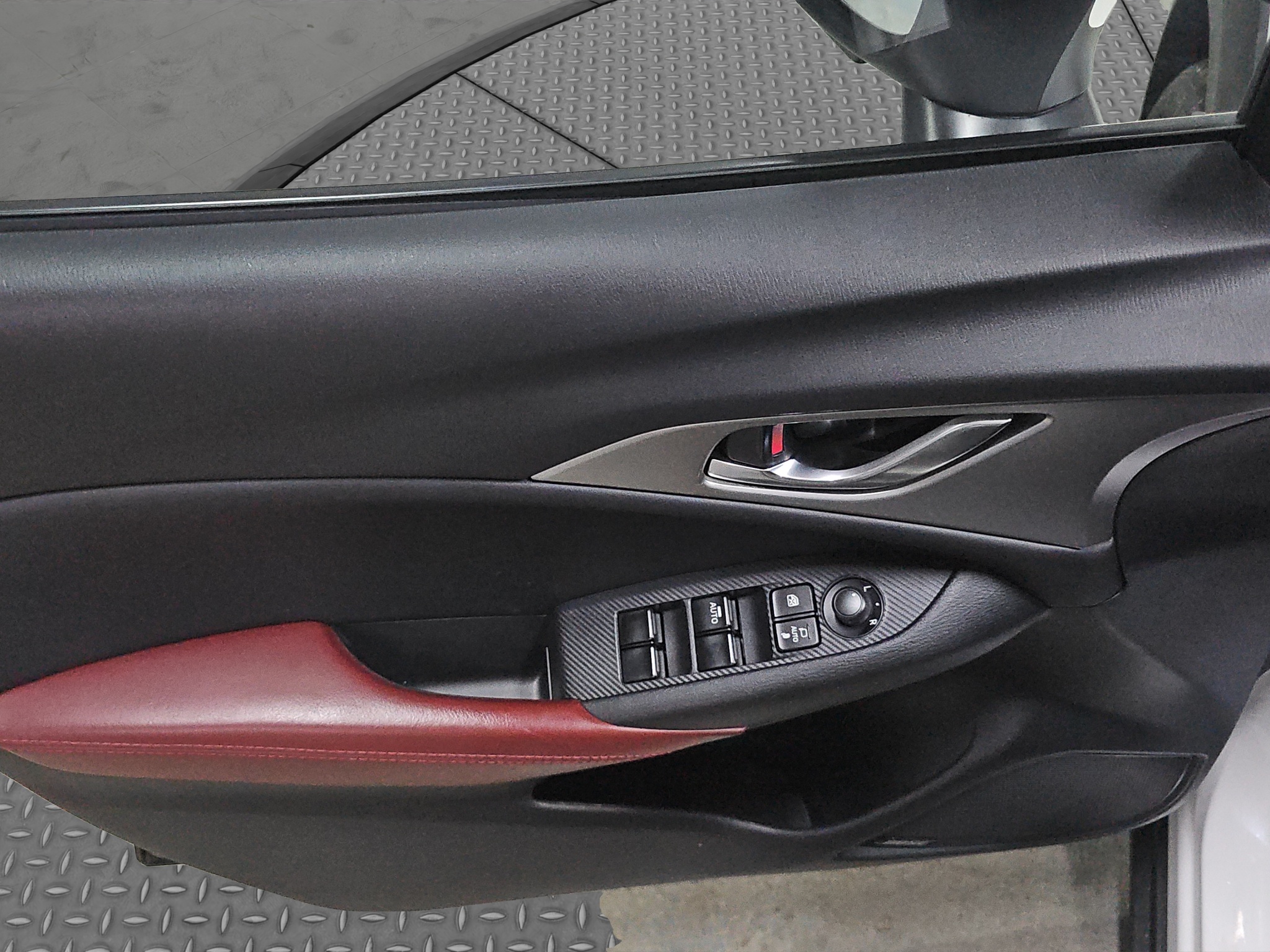 
								Mazda CX-3 AUTO/FU.LL full									