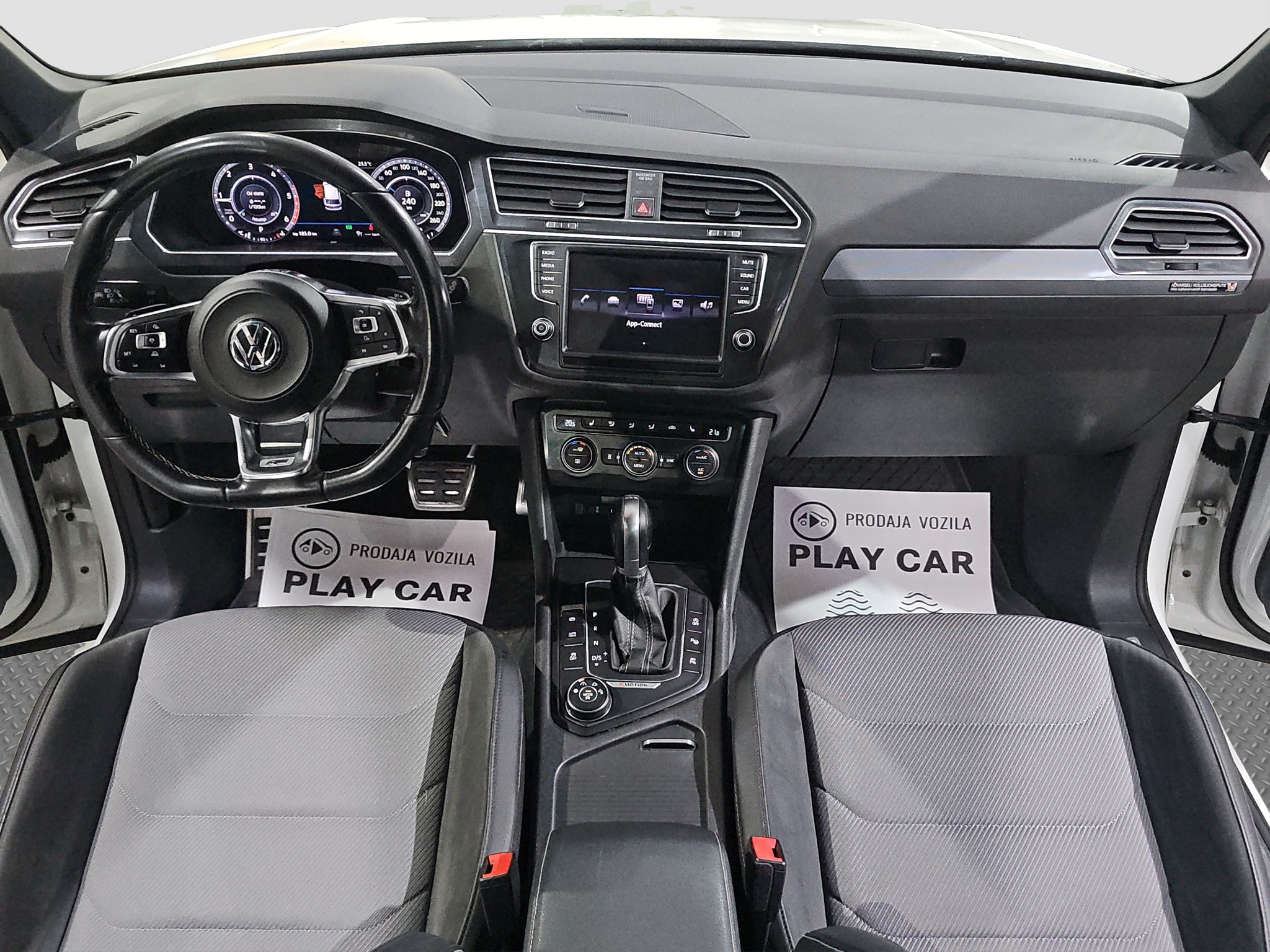 
								Volkswagen Tiguan R-line x2/4M/VIRT full									