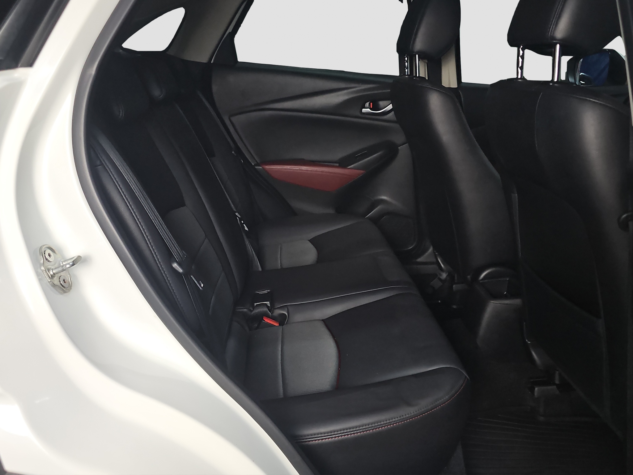 
								Mazda CX-3 AUTO/FU.LL full									