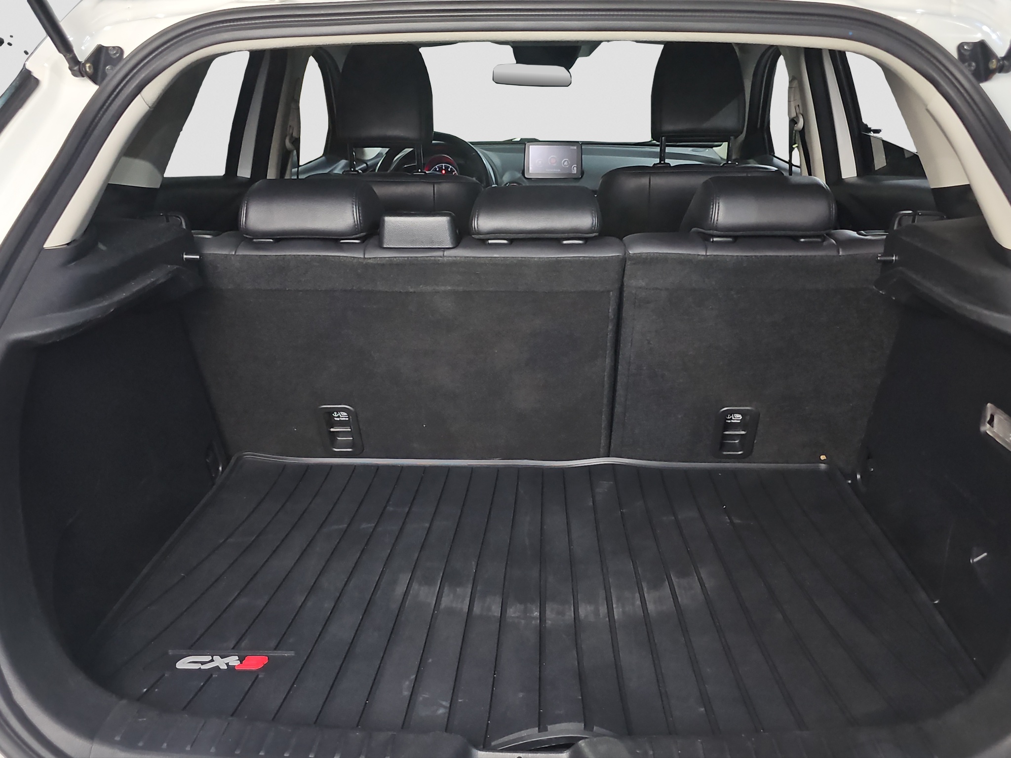 
								Mazda CX-3 AUTO/FU.LL full									