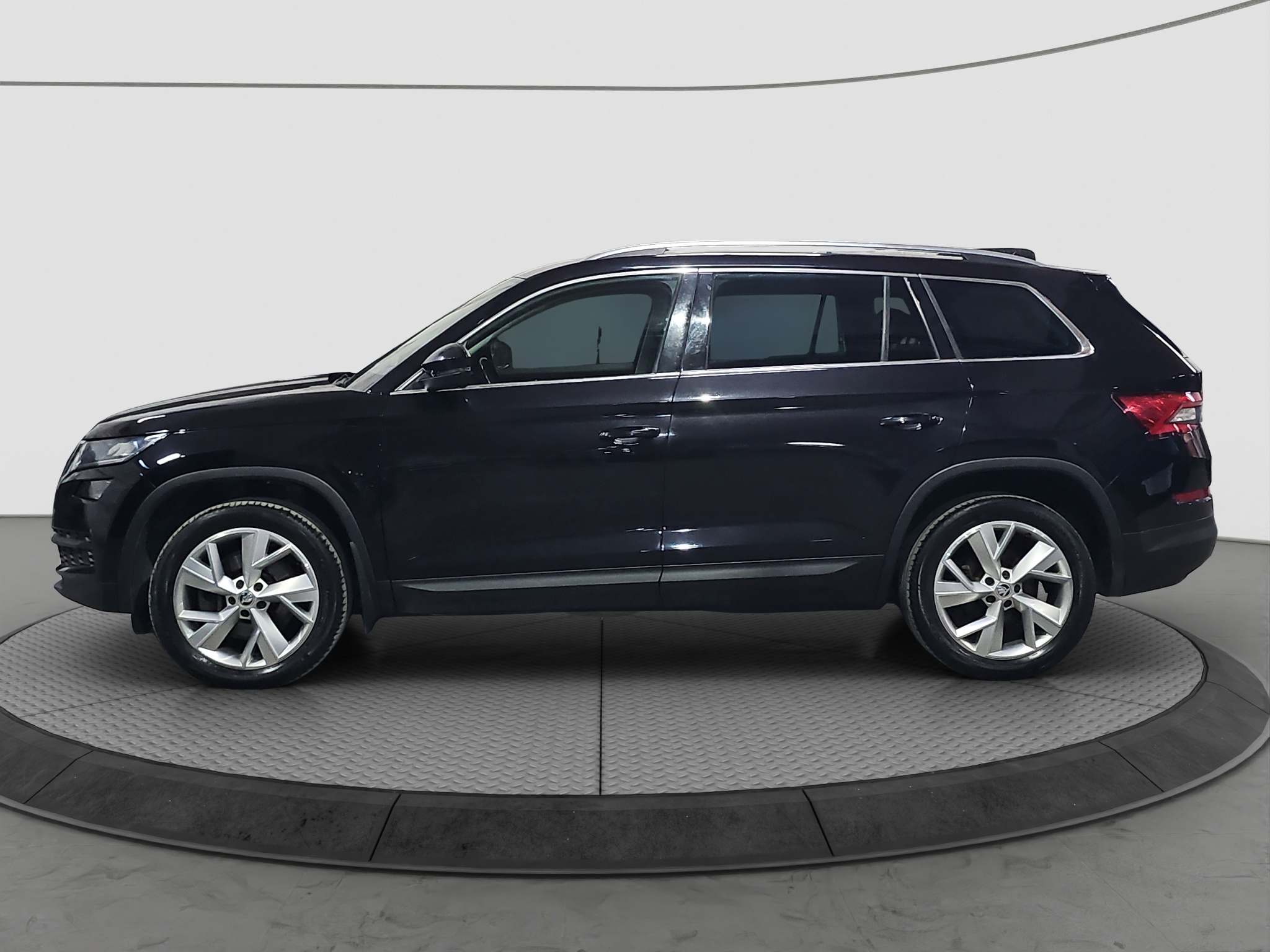 
								Škoda Kodiaq AWD/MATR/DSG full									