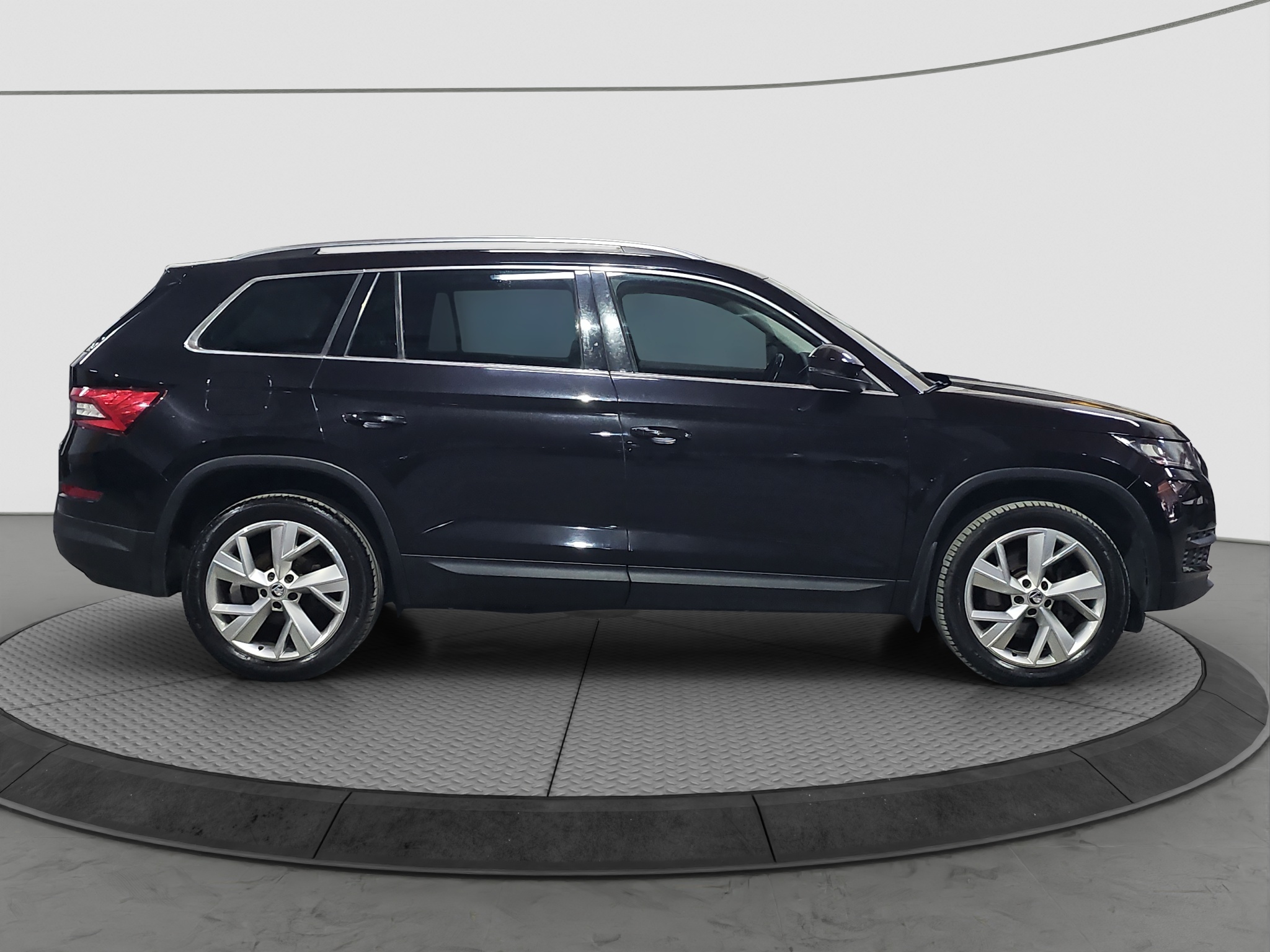 
								Škoda Kodiaq AWD/MATR/DSG full									