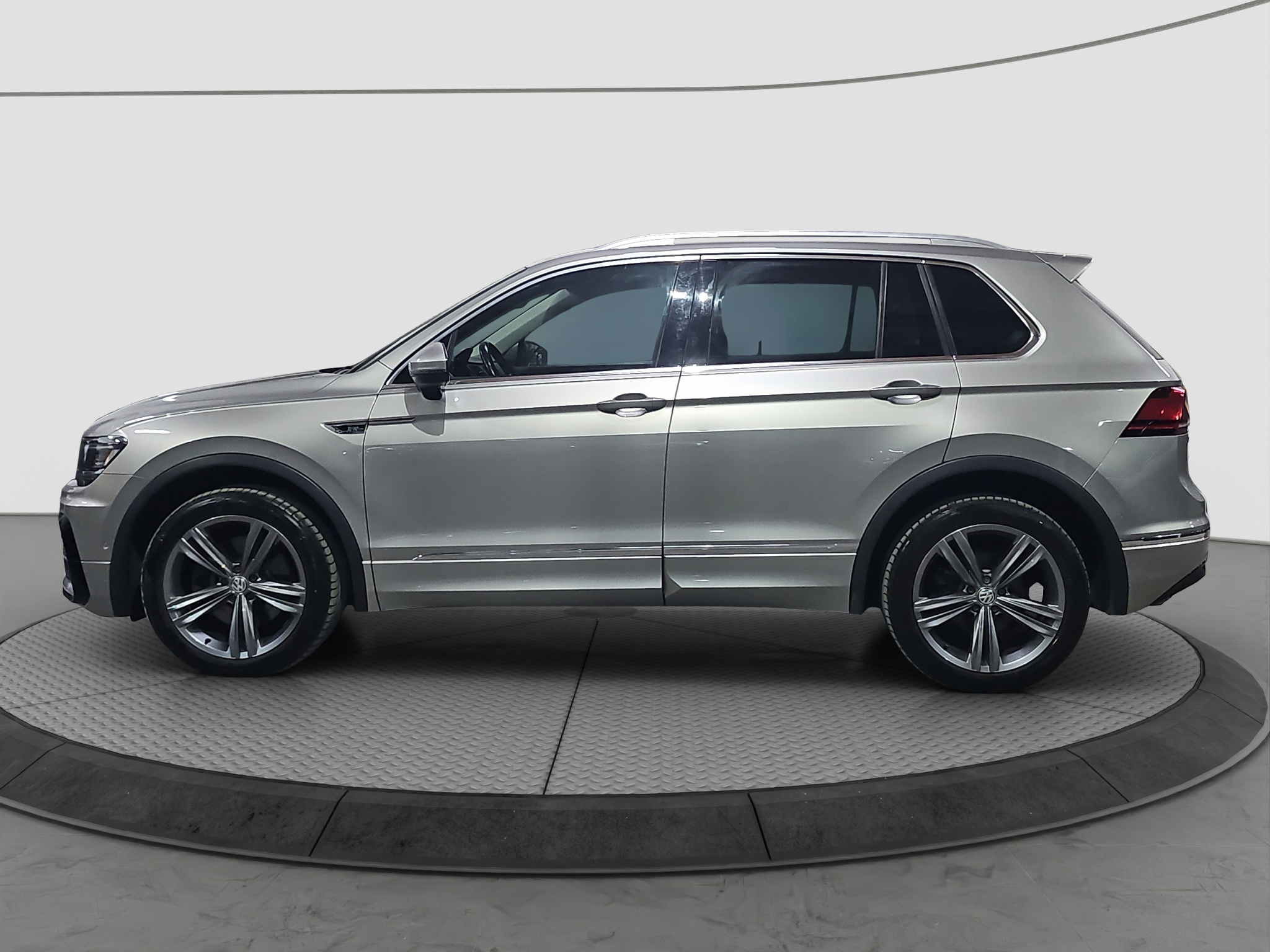 
								Volkswagen Tiguan R-line/4motion full									