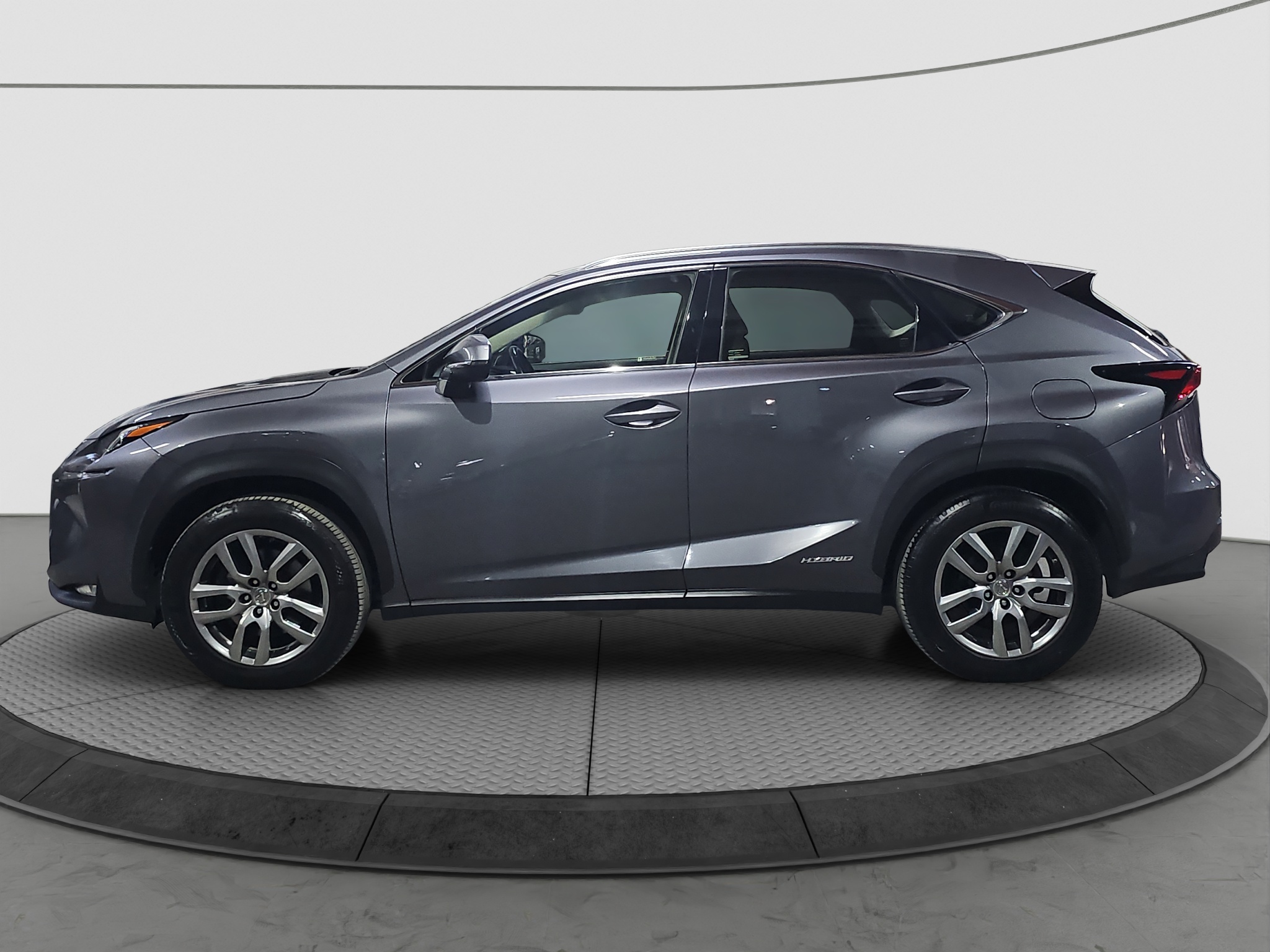 
								Lexus NX AWD/ODL.IČAN full									