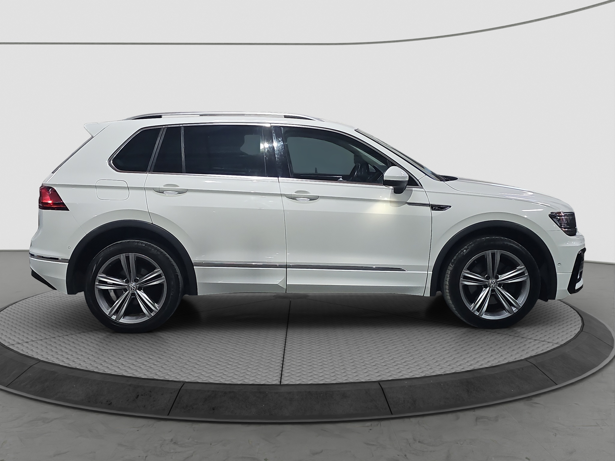 
								Volkswagen Tiguan R-line/4motion/T.O.P full									