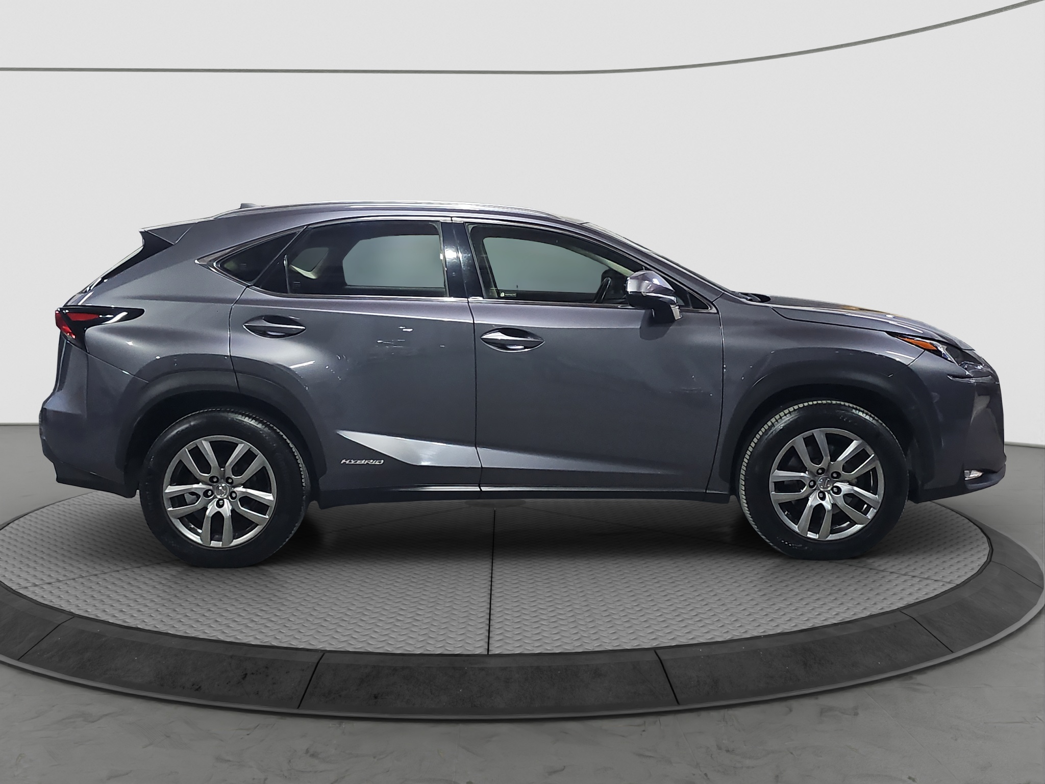 
								Lexus NX AWD/ODL.IČAN full									