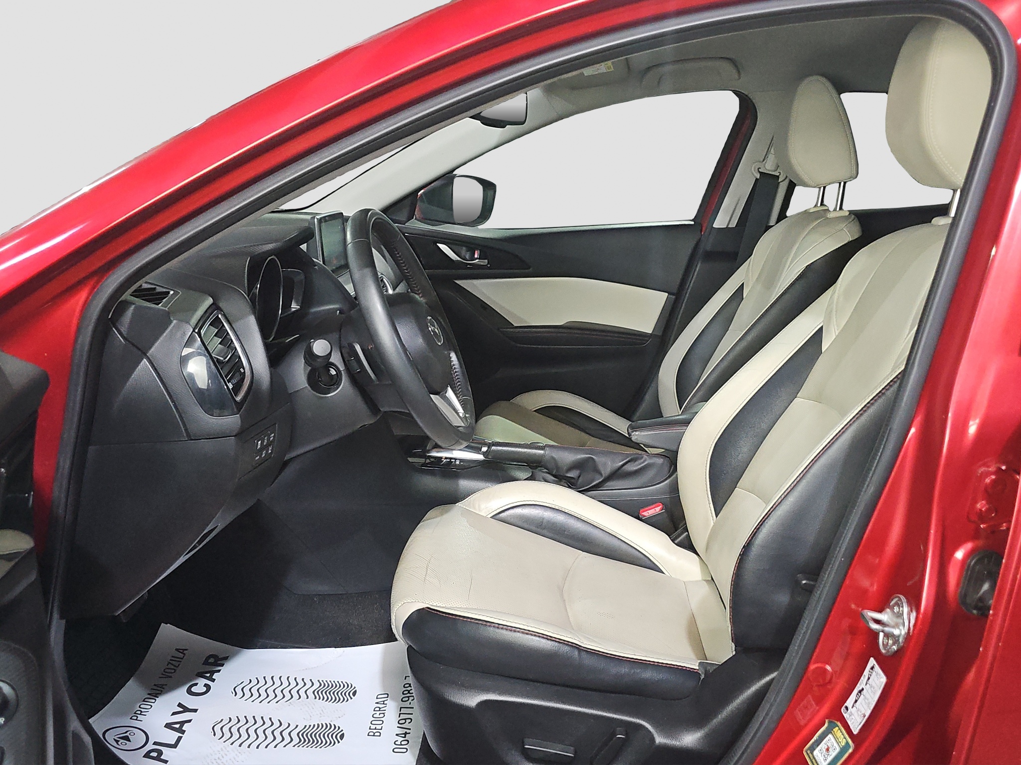 
								Mazda 3 AUTO/DOBAR full									