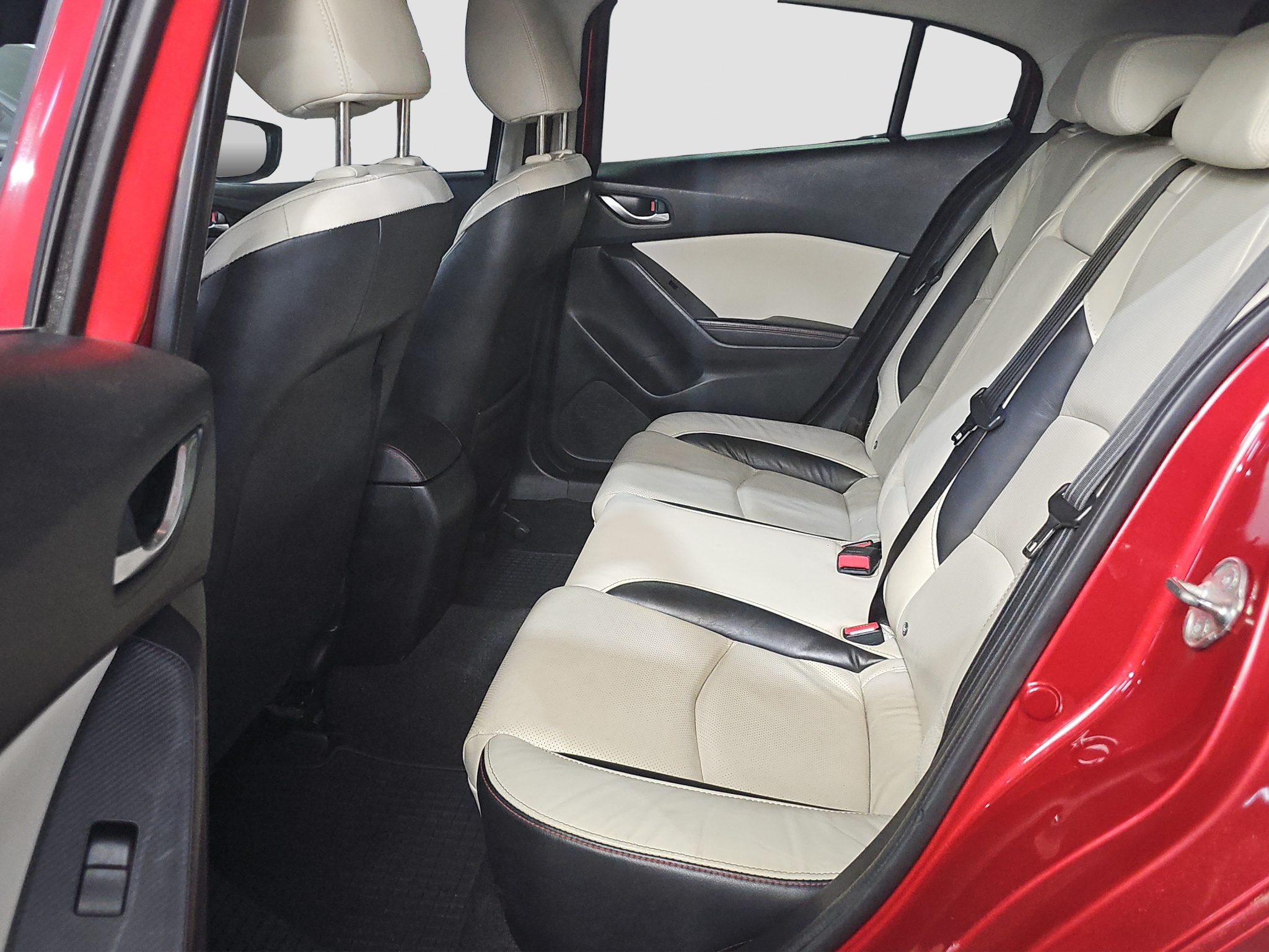 
								Mazda 3 AUTO/DOBAR full									