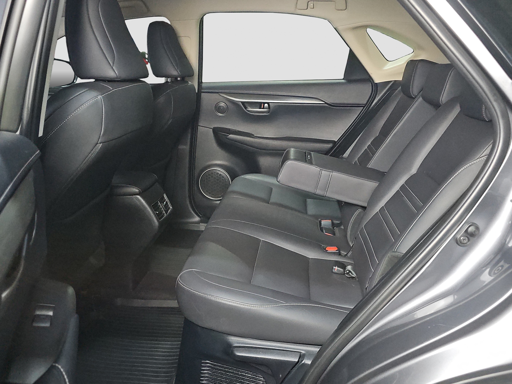 
								Lexus NX AWD/ODL.IČAN full									