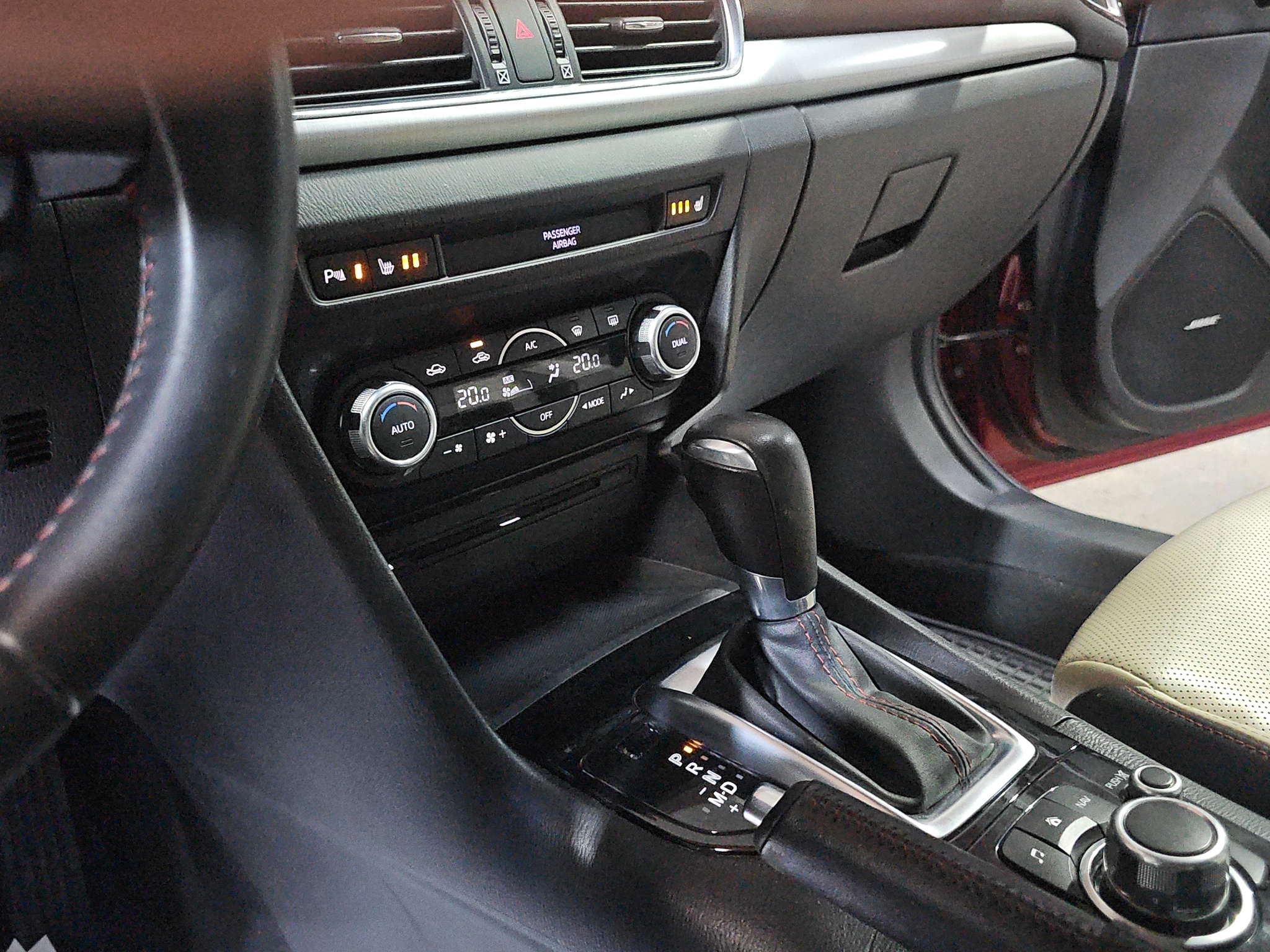 
								Mazda 3 AUTO/DOBAR full									