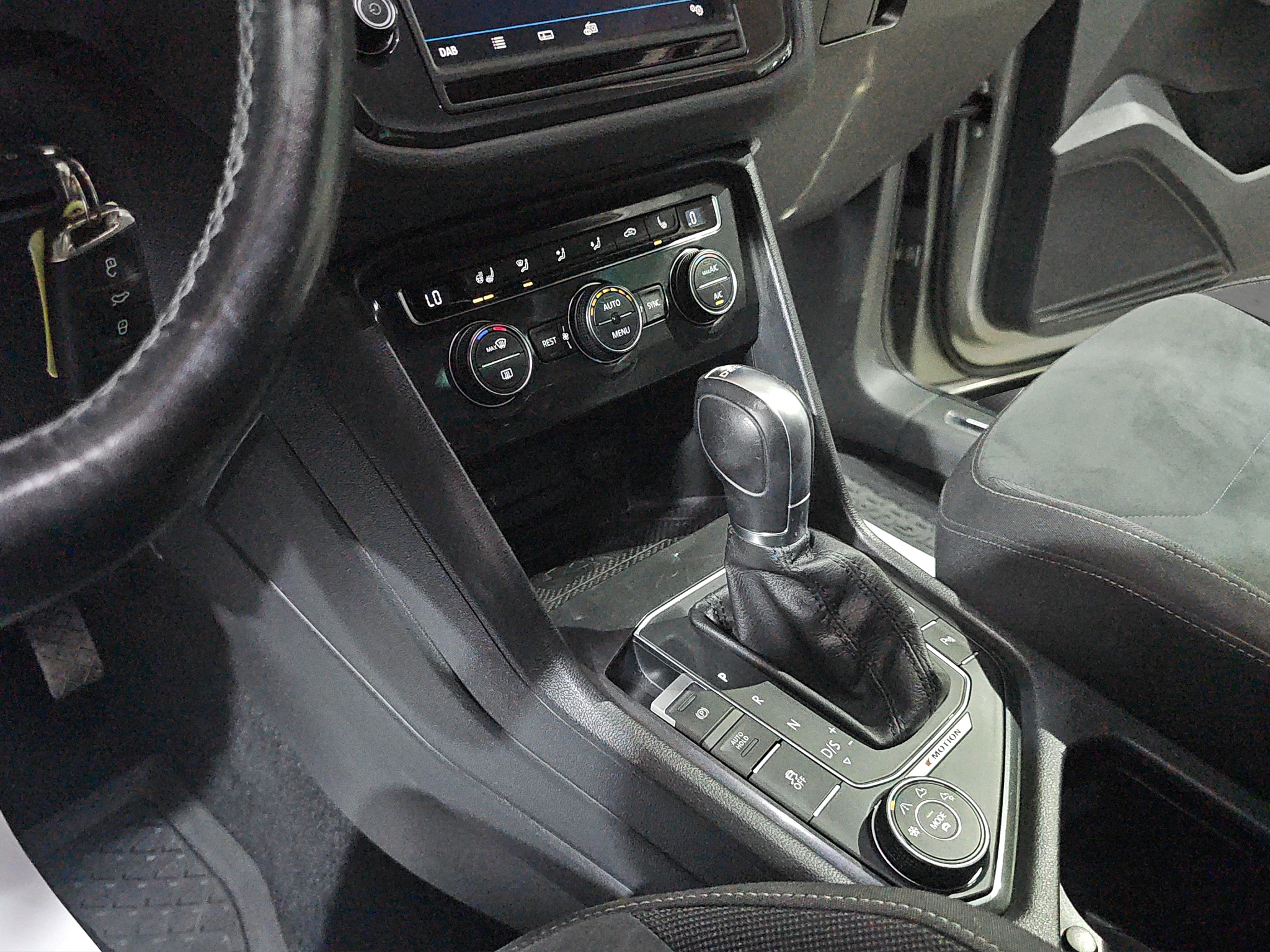 
								Volkswagen Tiguan R-line/4motion full									