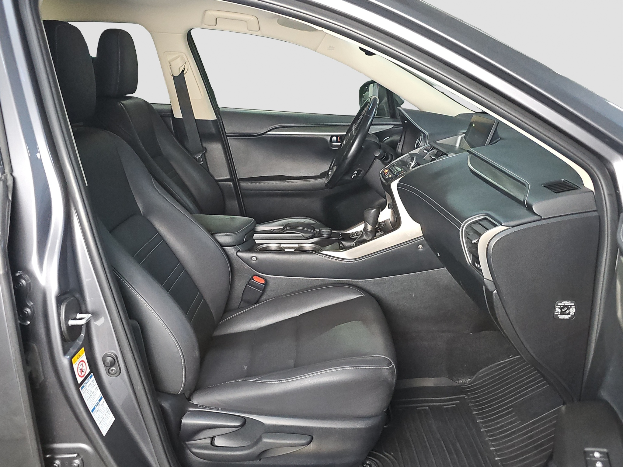 
								Lexus NX AWD/ODL.IČAN full									