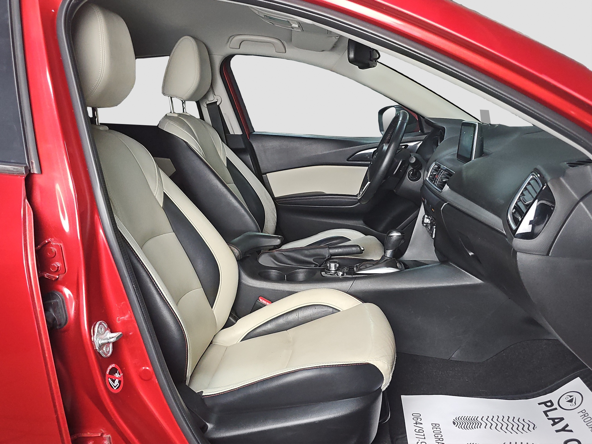 
								Mazda 3 AUTO/DOBAR full									