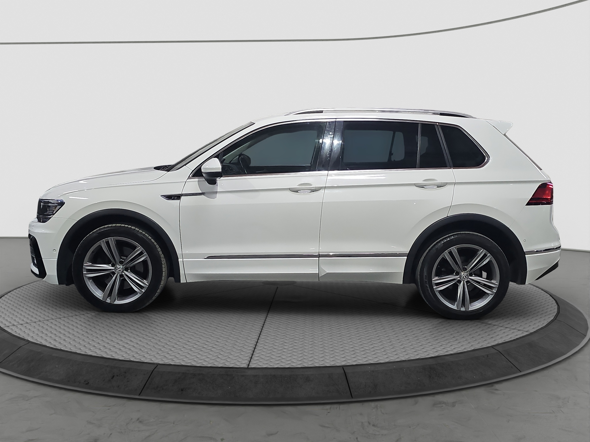 
								Volkswagen Tiguan R-line/4motion/T.O.P full									