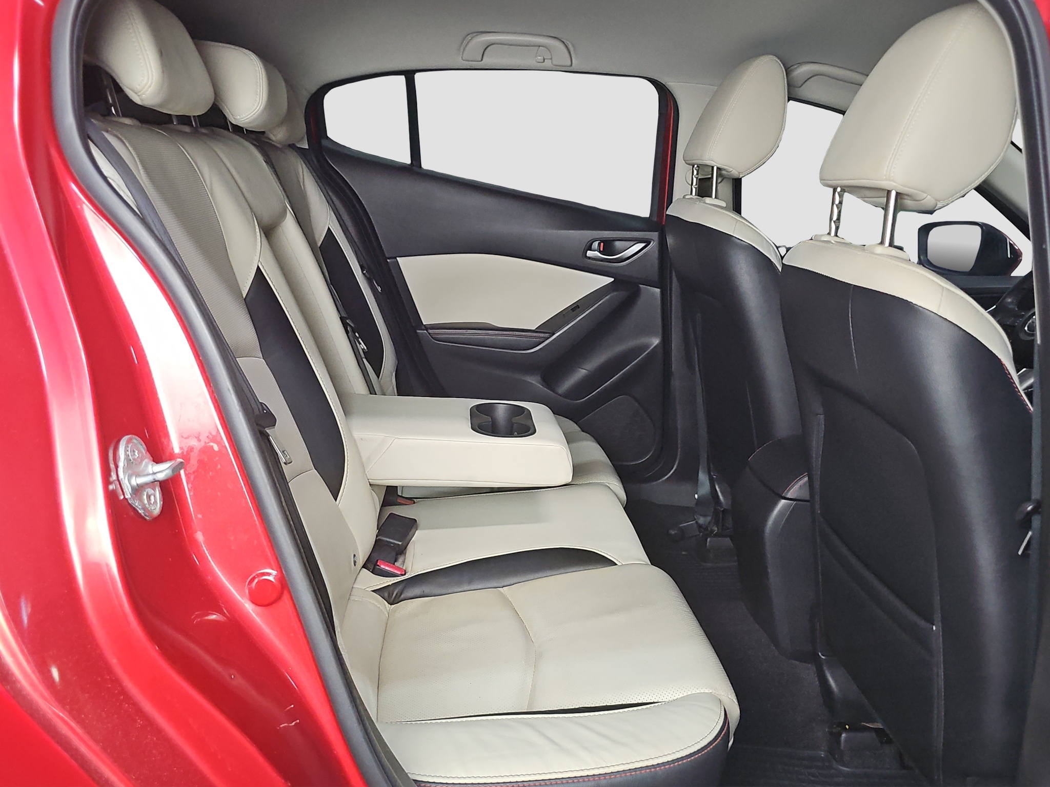 
								Mazda 3 AUTO/DOBAR full									