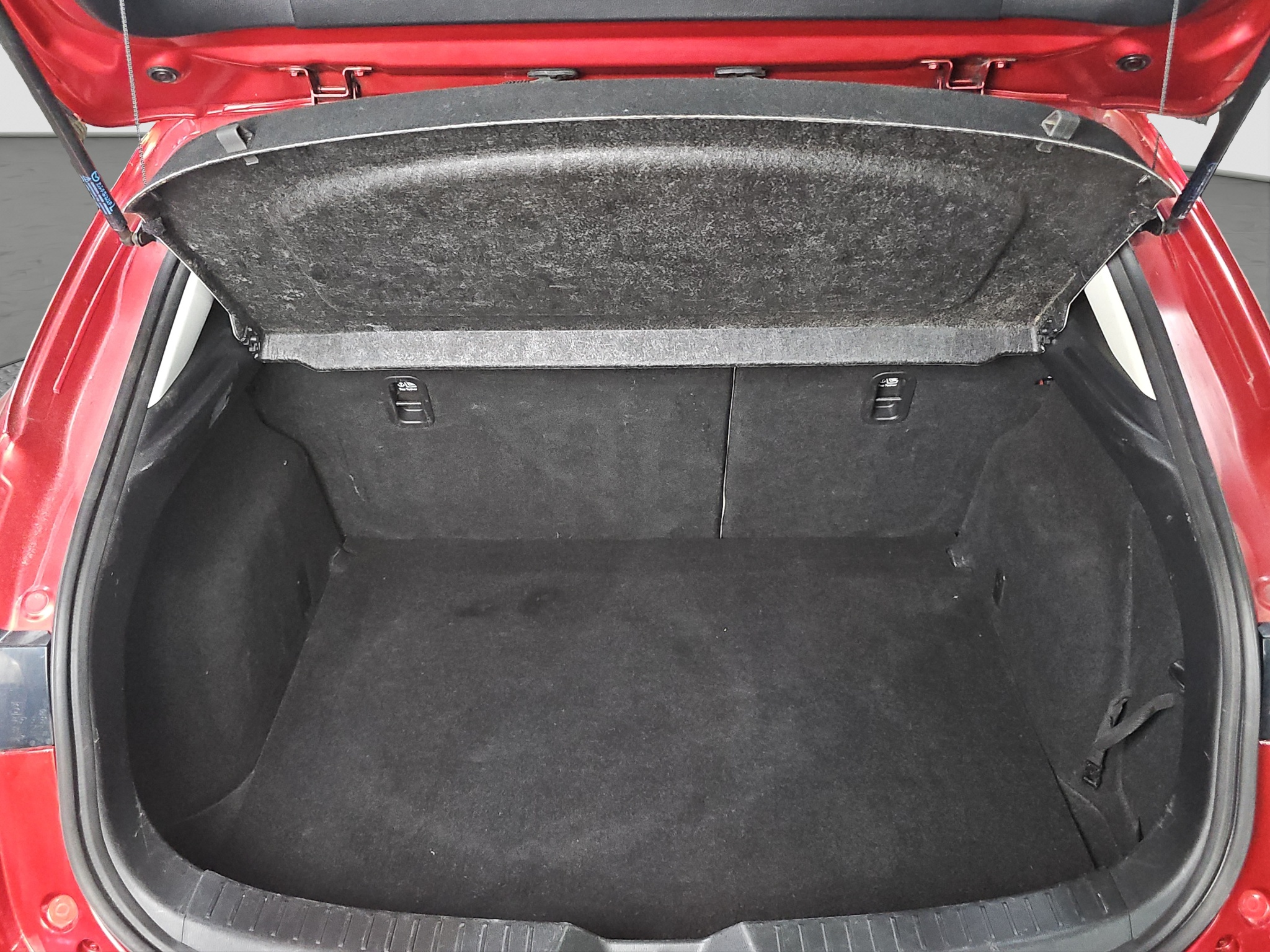 
								Mazda 3 AUTO/DOBAR full									