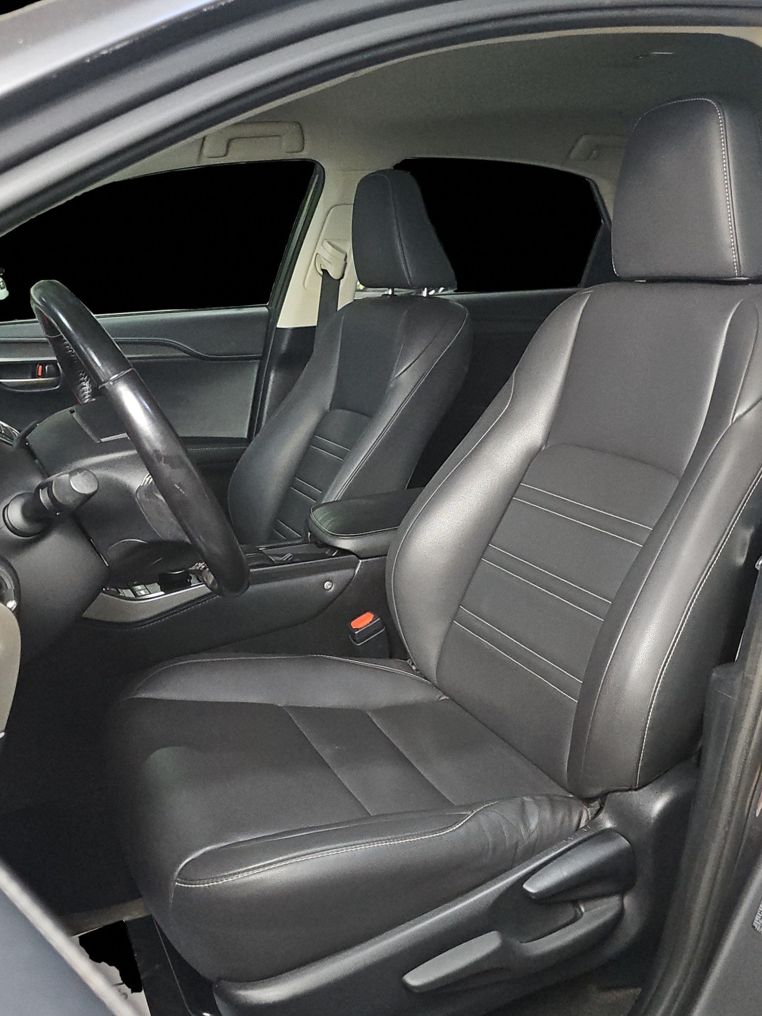 
								Lexus NX AWD/ODL.IČAN full									