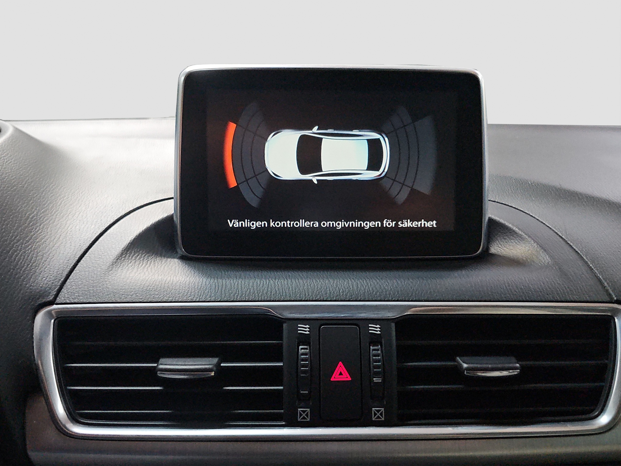 
								Mazda 3 AUTO/DOBAR full									