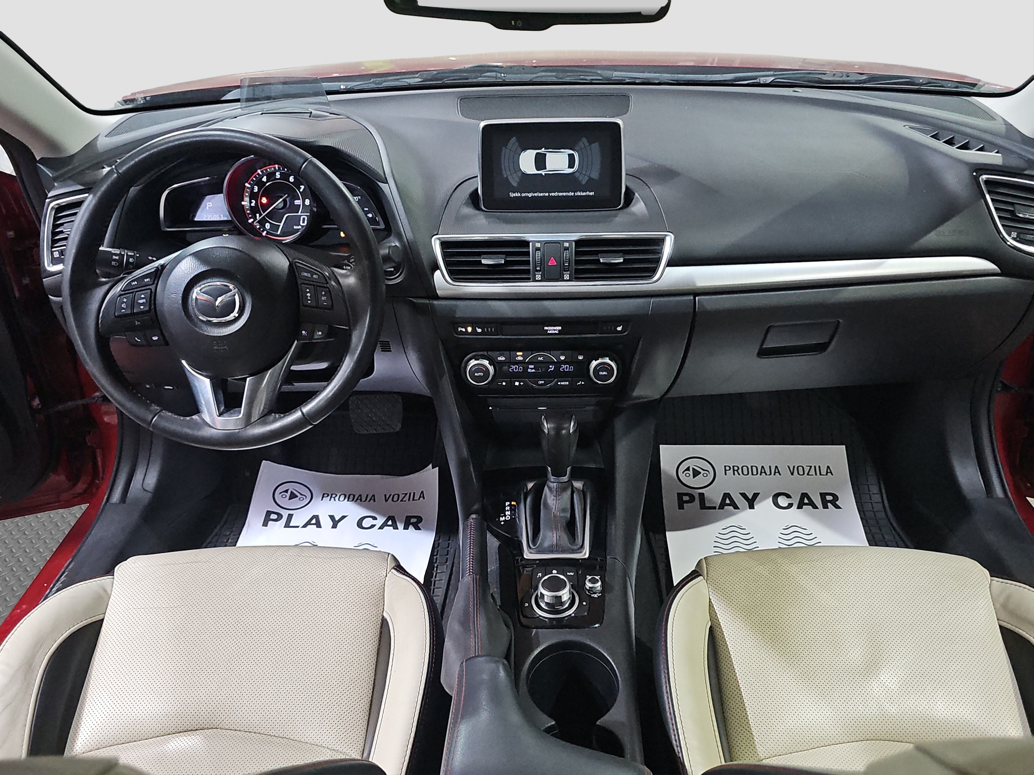 
								Mazda 3 AUTO/DOBAR full									