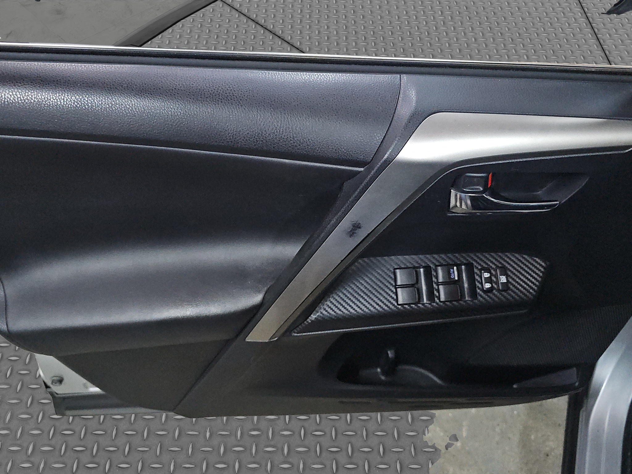 
								Toyota RAV 4 AWD/T.O.P full									