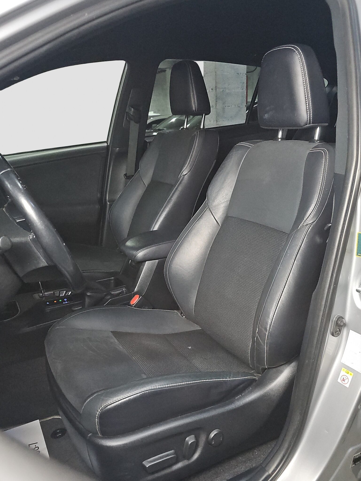
								Toyota RAV 4 MALA.KM/ODL.IČAN full									