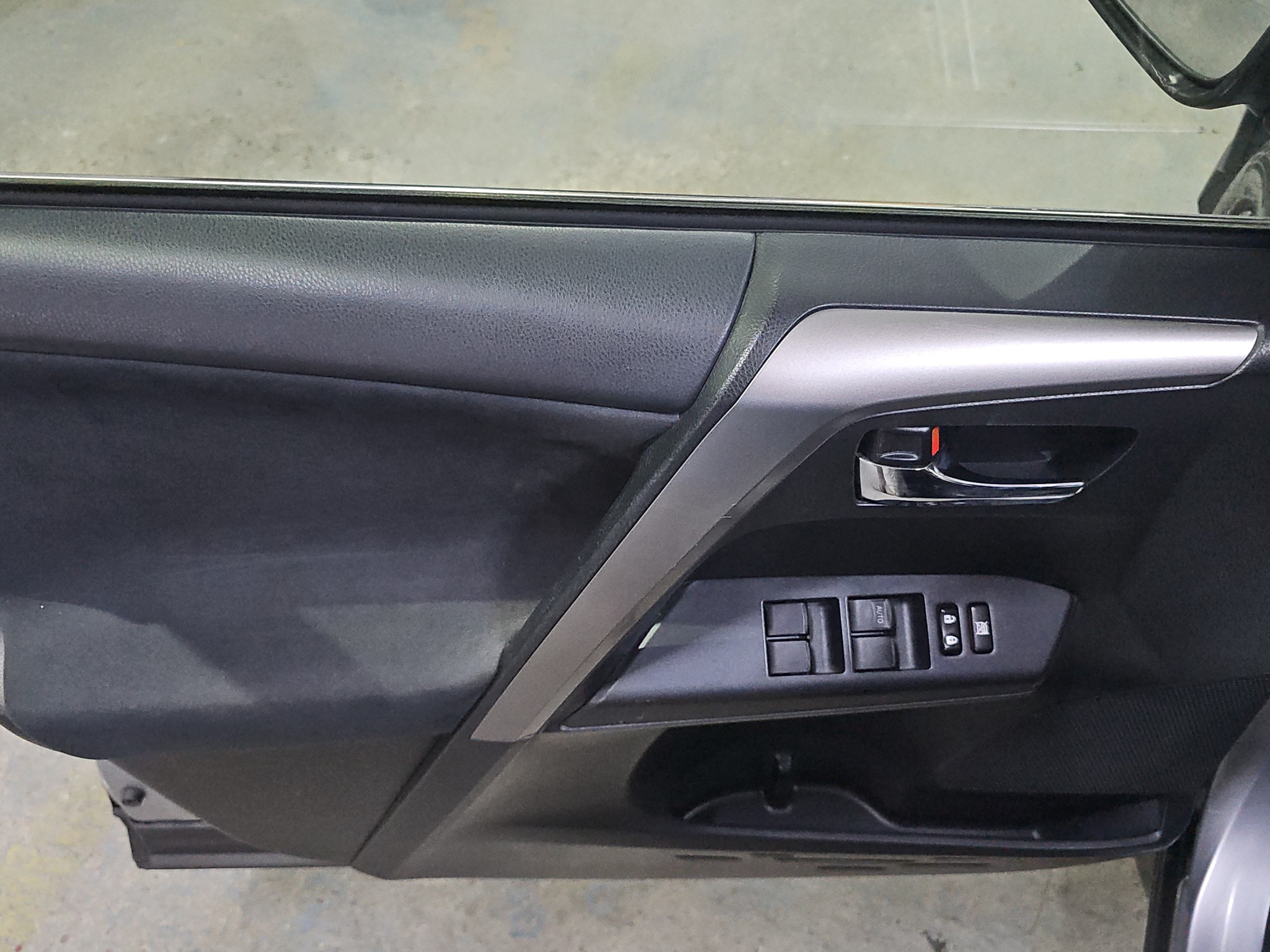 
								Toyota RAV 4 MALA.KM/ODL.IČAN full									