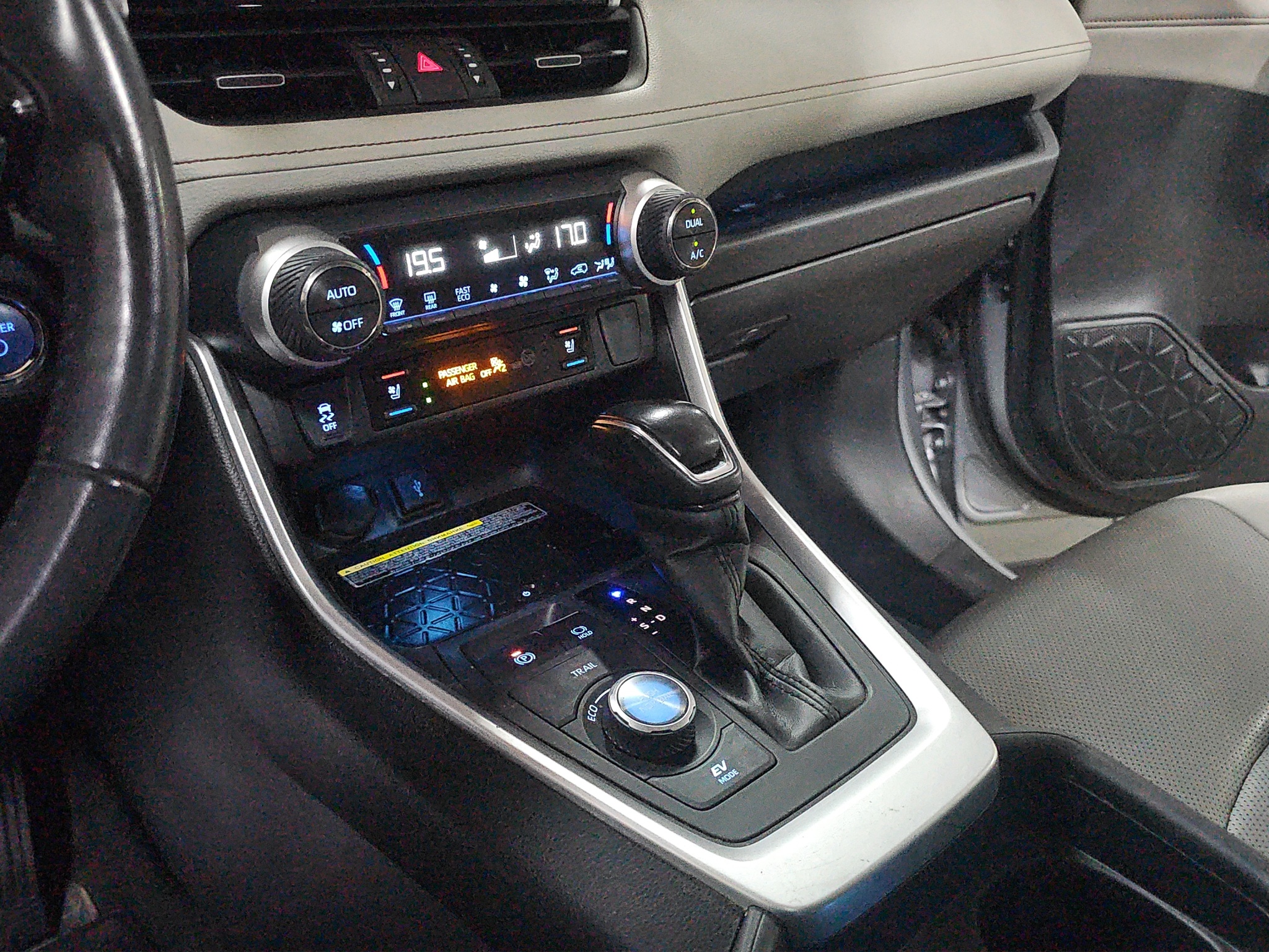 
								Toyota RAV 4 EXECUTIVE/POK.KROV full									