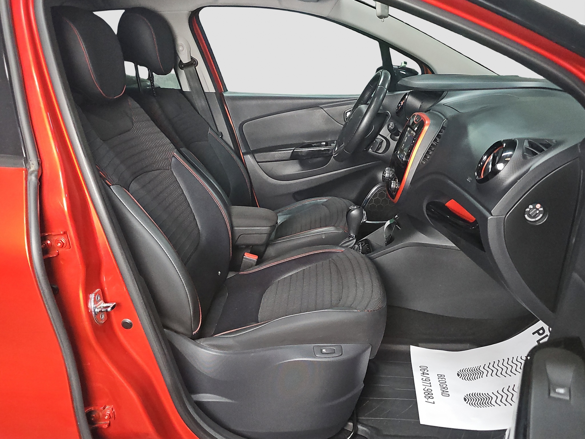 
								Renault Captur HellyHansen/N.OV/AUT full									