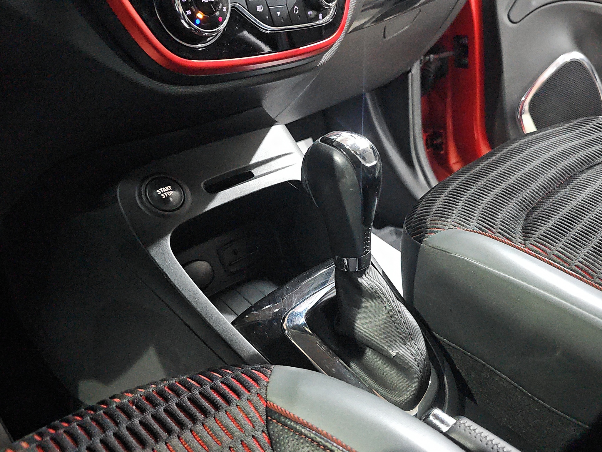 
								Renault Captur HellyHansen/N.OV/AUT full									