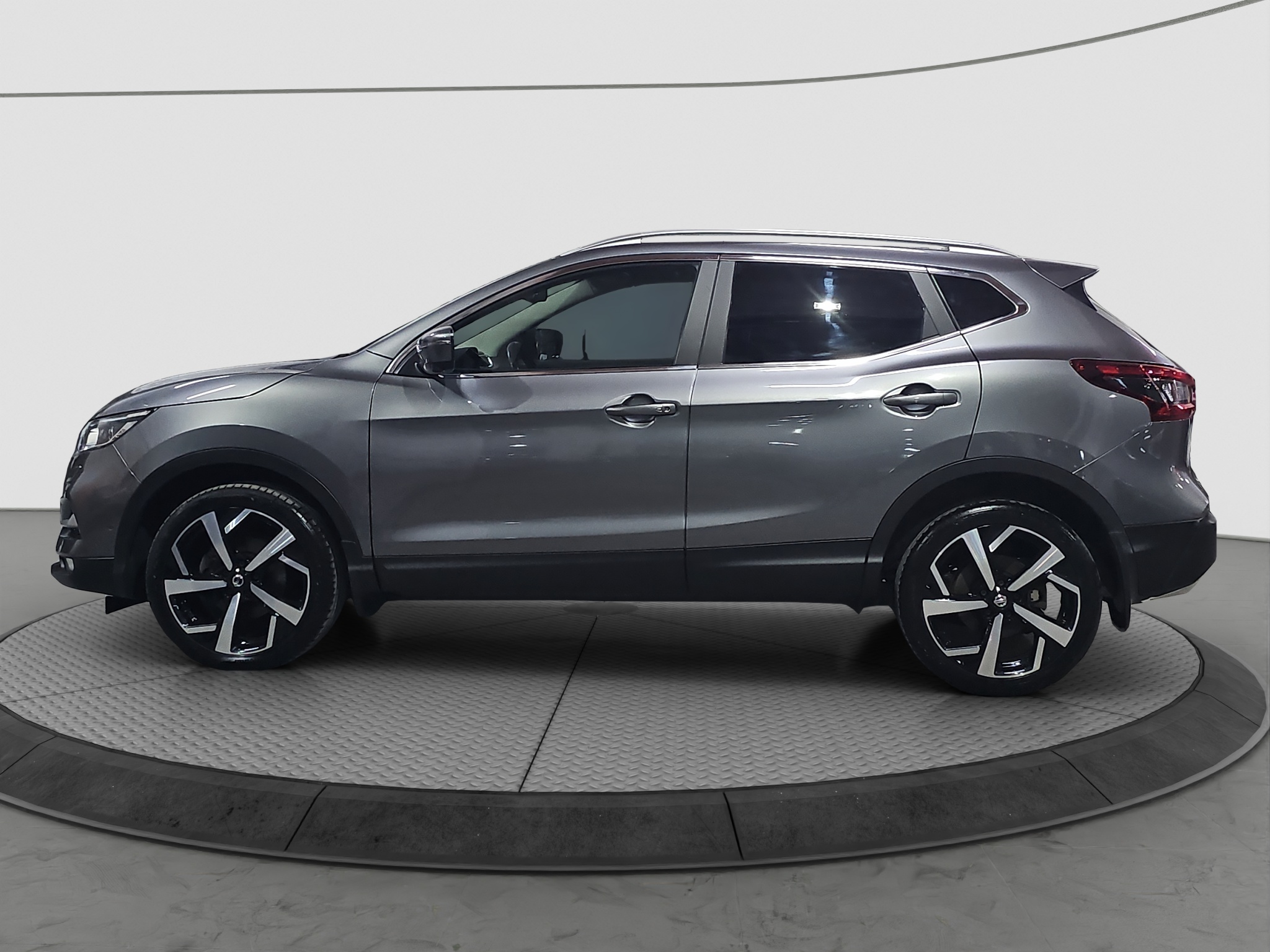 
								Nissan Qashqai TEKNA/AUTO/PAN full									