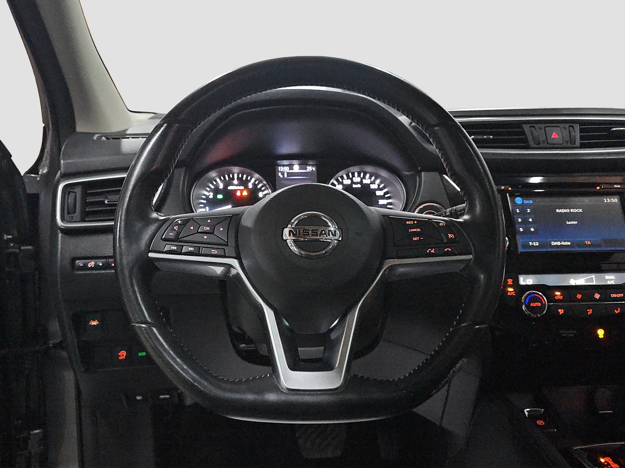 
								Nissan Qashqai TEKNA/AUTO/PAN full									
