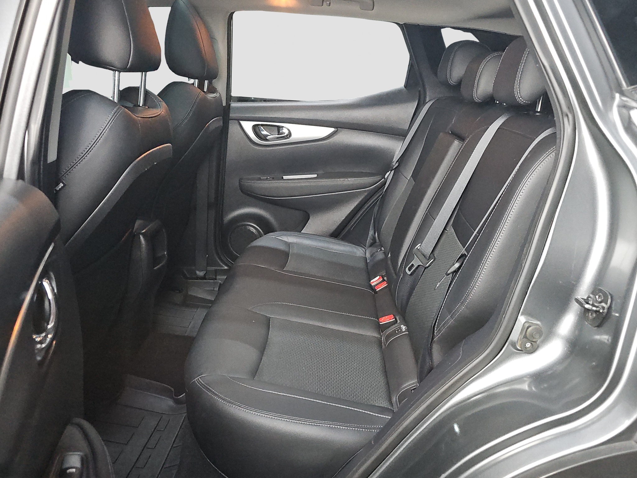 
								Nissan Qashqai TEKNA/AUTO/PAN full									