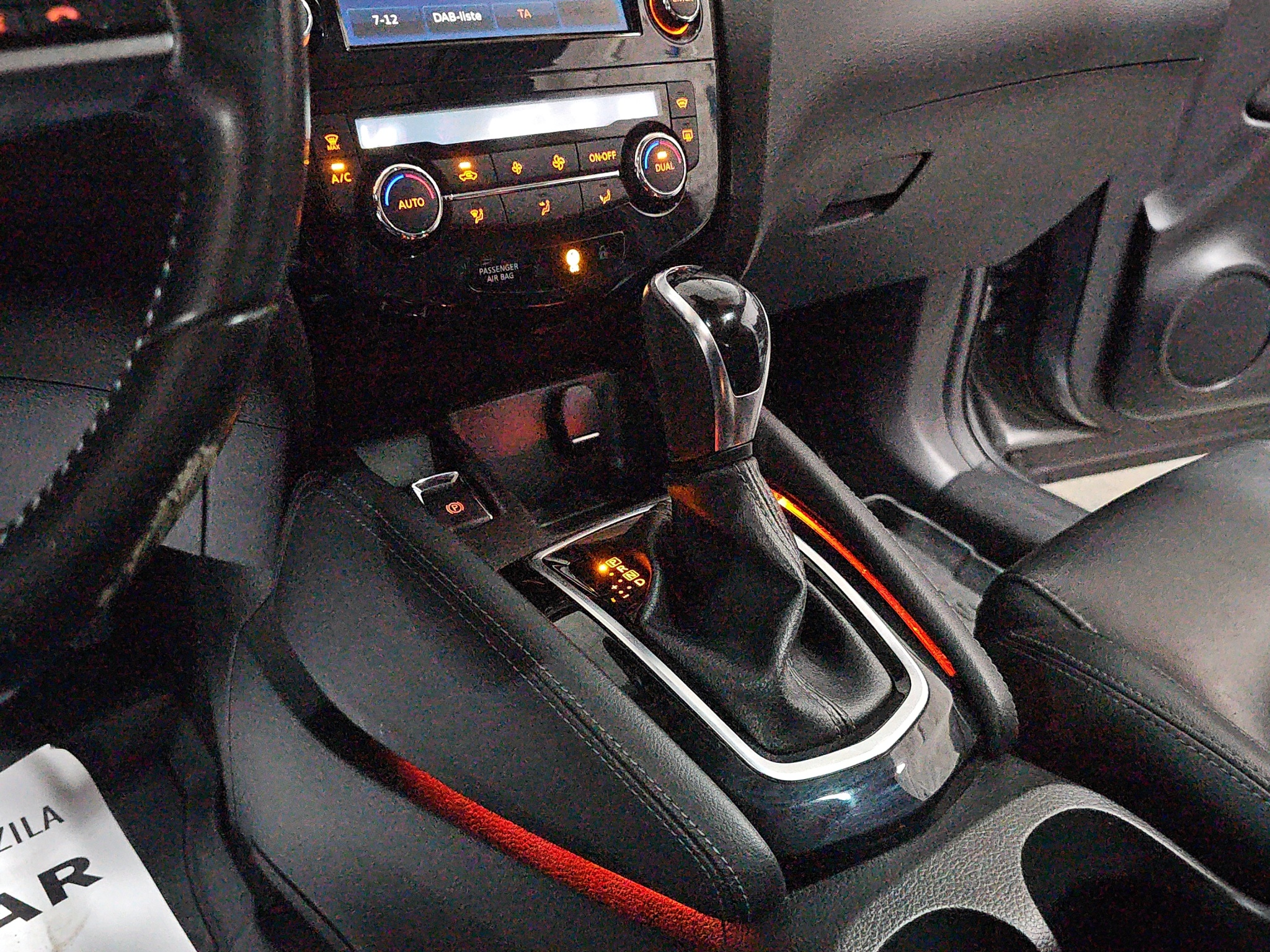 
								Nissan Qashqai TEKNA/AUTO/PAN full									