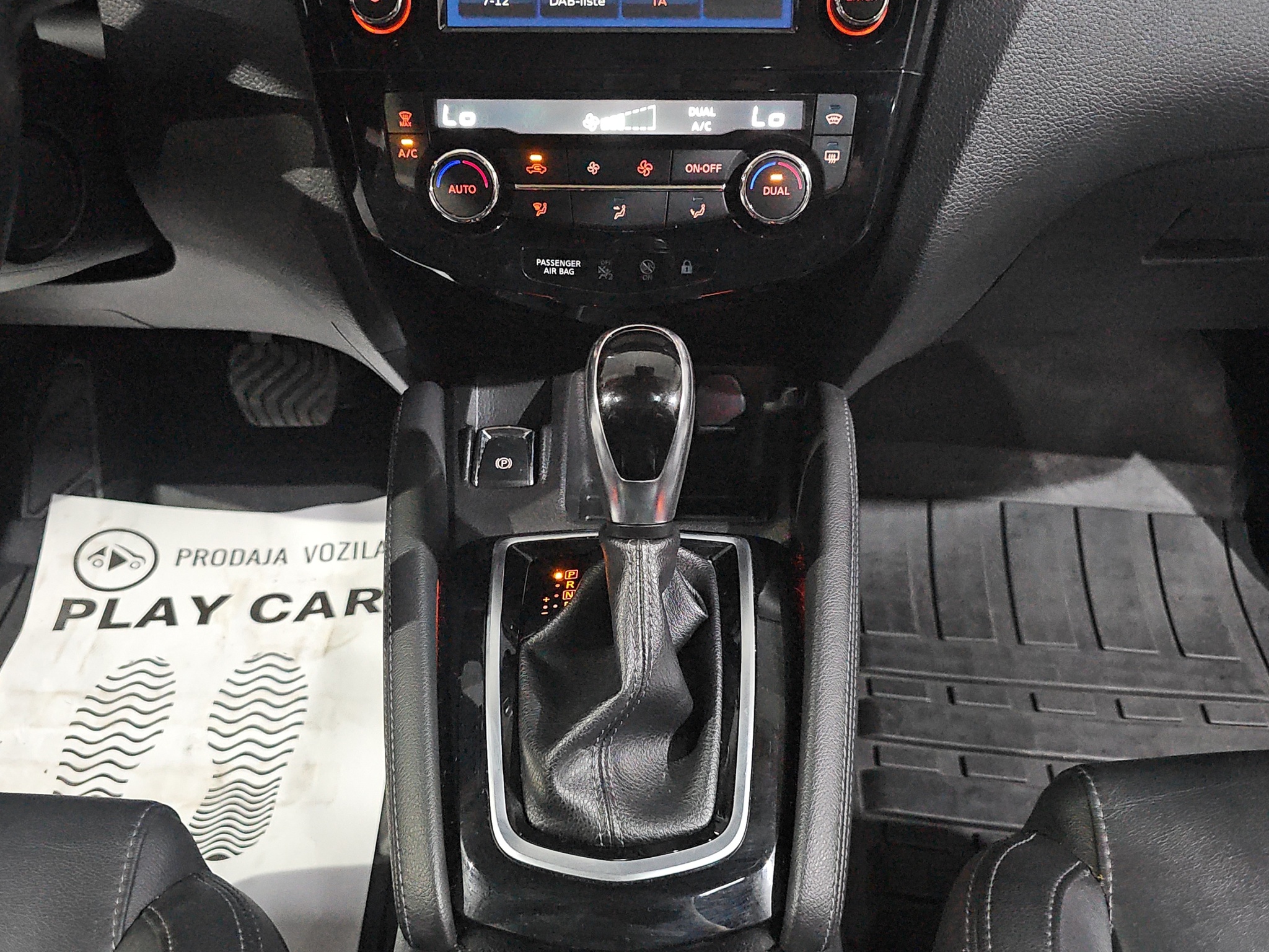 
								Nissan Qashqai TEKNA/AUTO/PAN full									