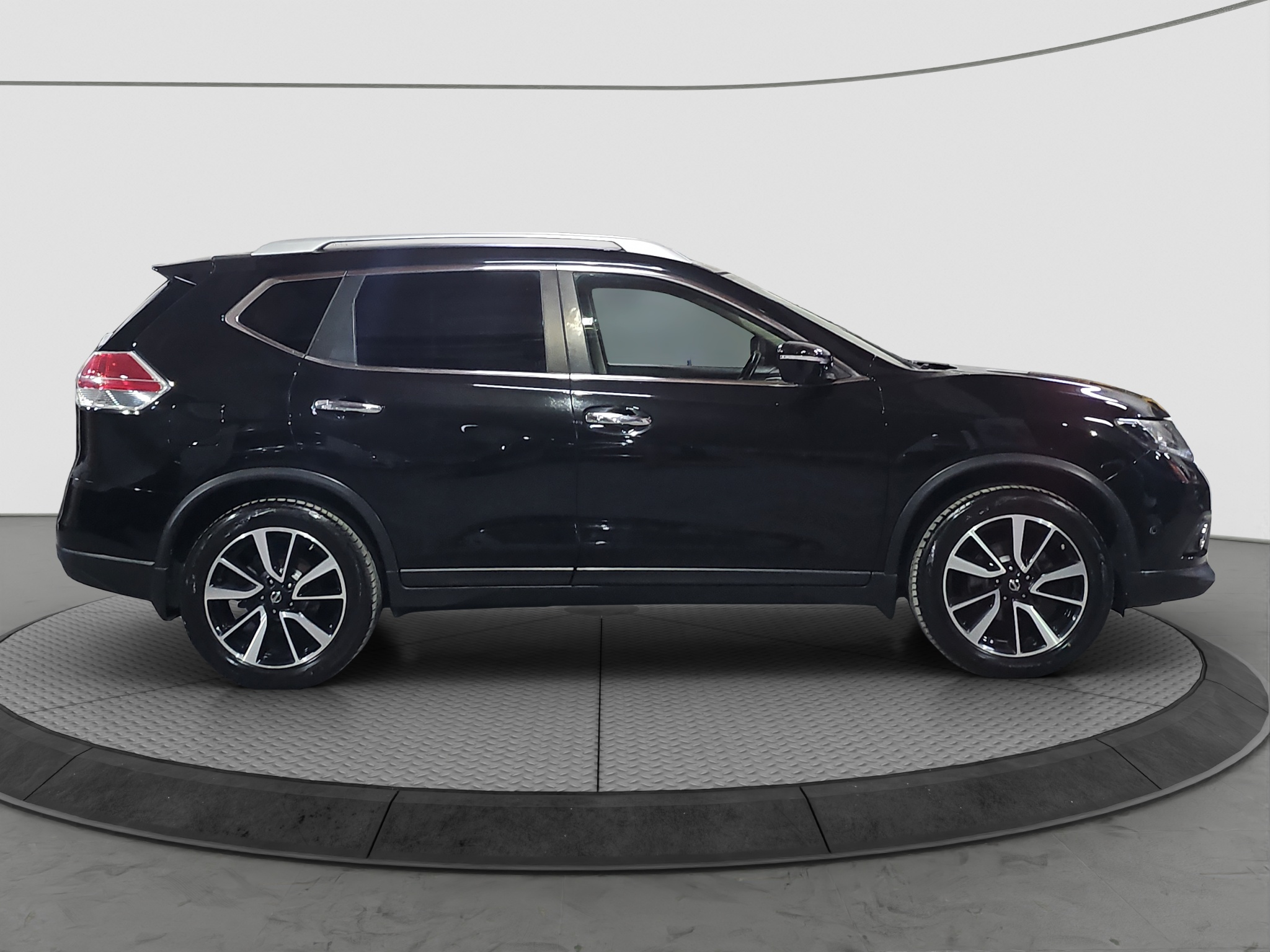 
								Nissan X-Trail 4X4/TEKNA/POK.KROV full									