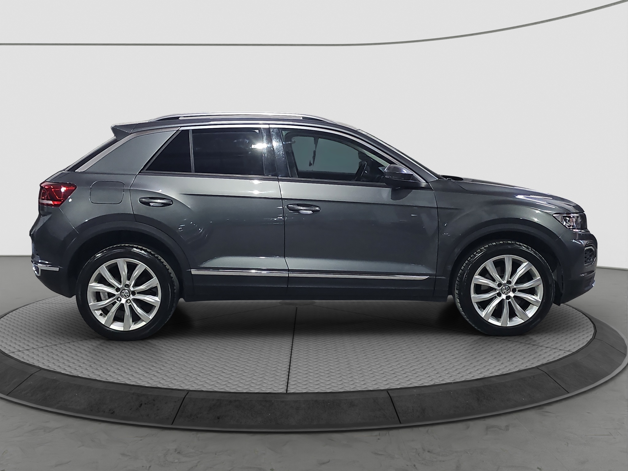 
								Volkswagen T-Roc AUTO/N.O.V/VIRT full									