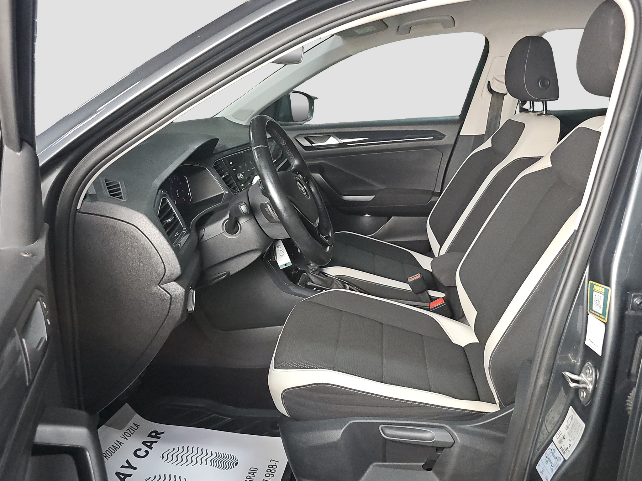 
								Volkswagen T-Roc AUTO/N.O.V/VIRT full									
