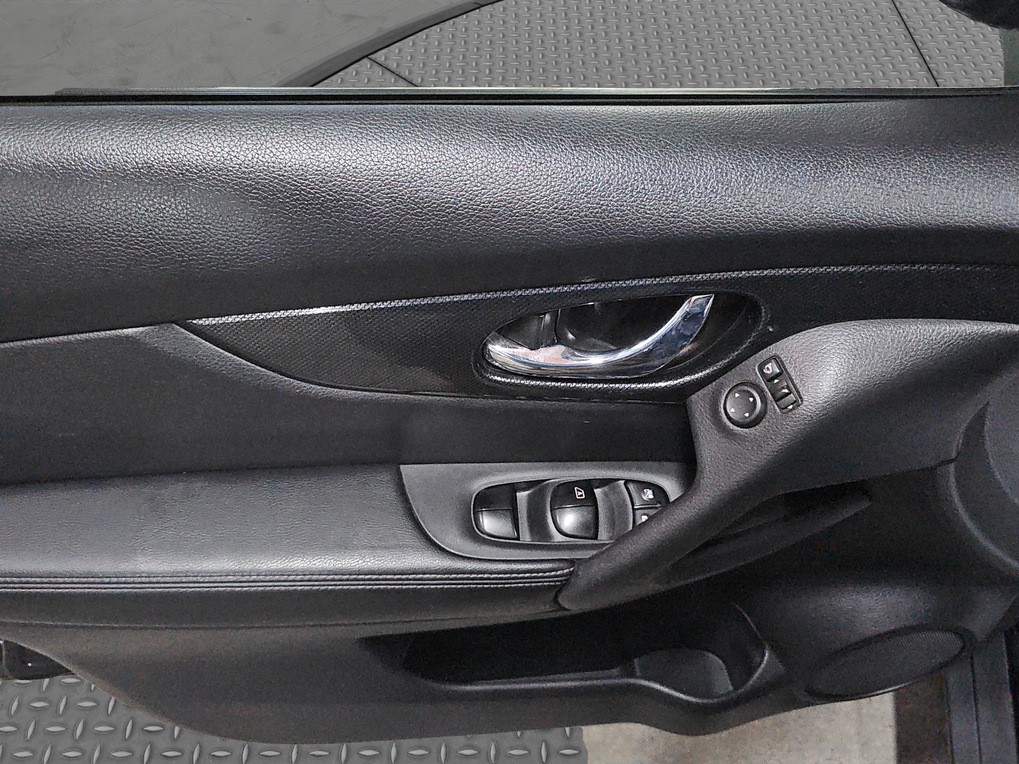 
								Nissan X-Trail 4X4/TEKNA/POK.KROV full									